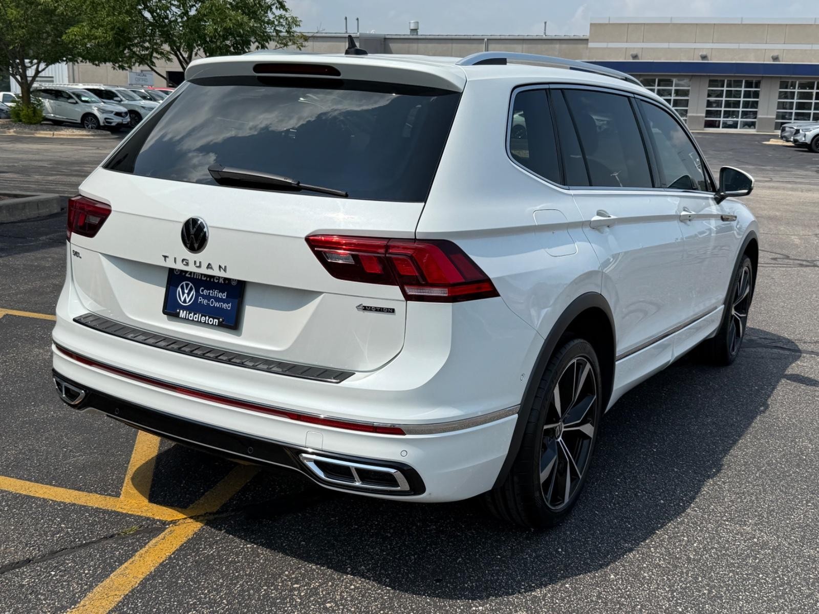 Volkswagen Tiguan Vehicle Image 03
