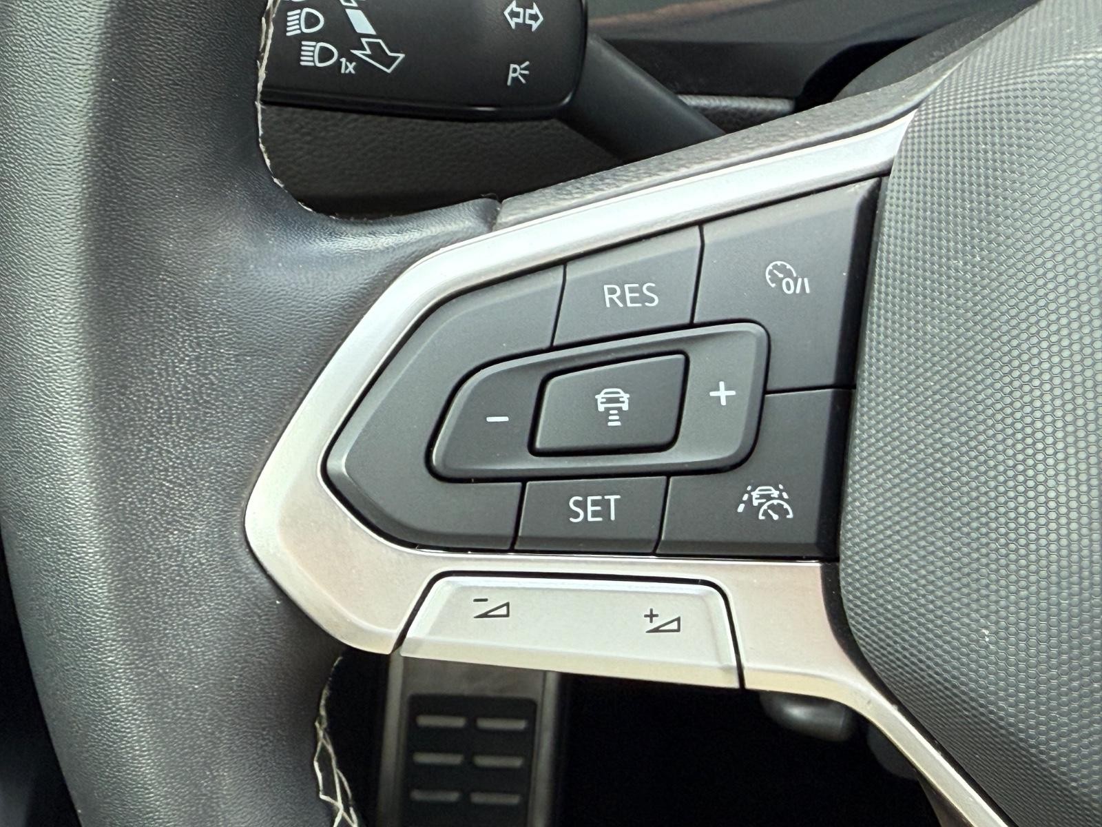 Volkswagen Tiguan Vehicle Image 16