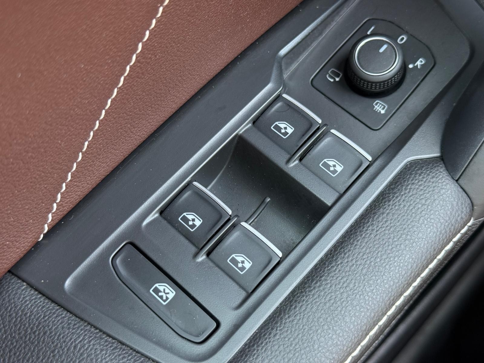 Volkswagen Tiguan Vehicle Image 21