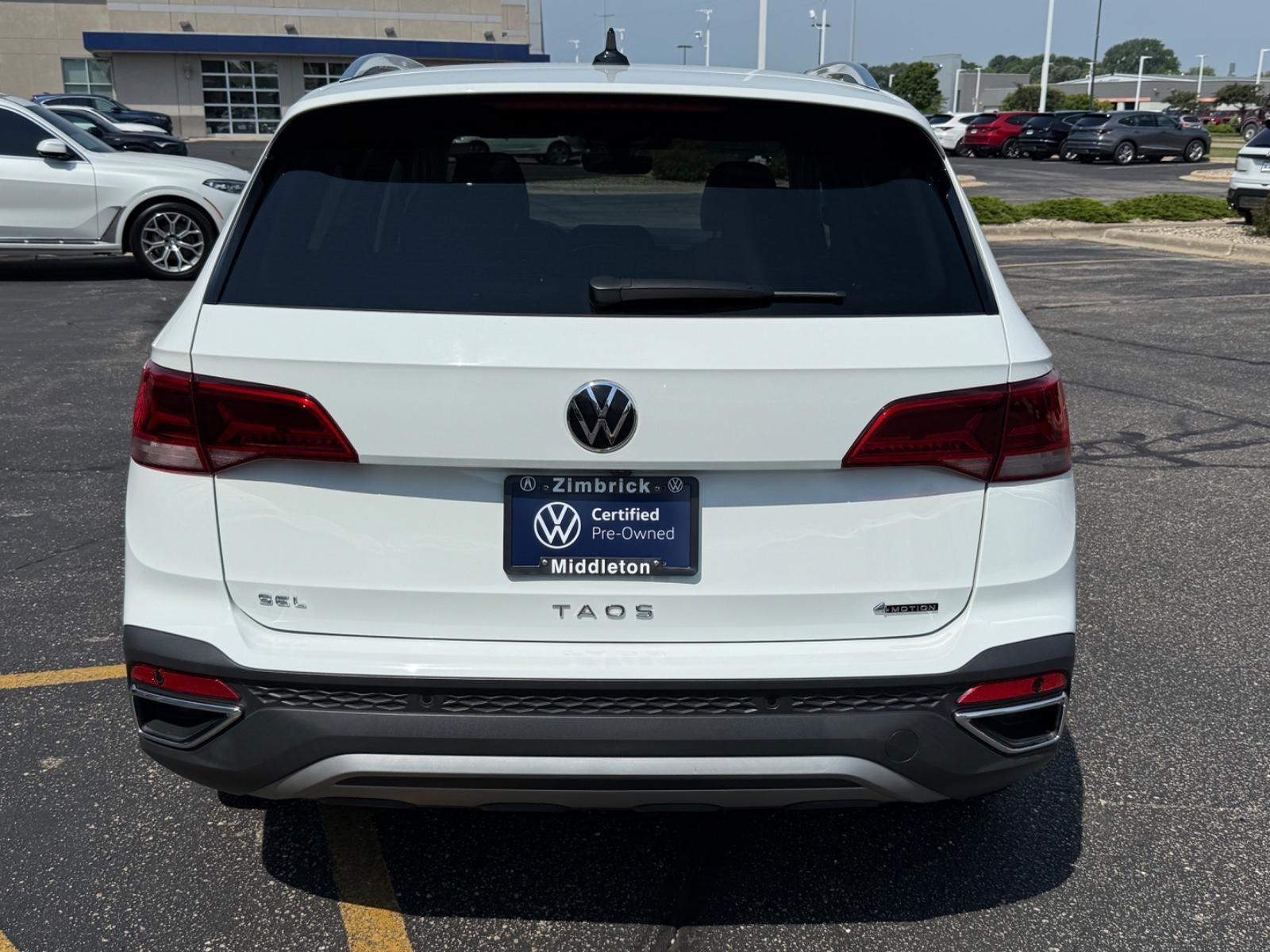 Volkswagen Taos Vehicle Image 04