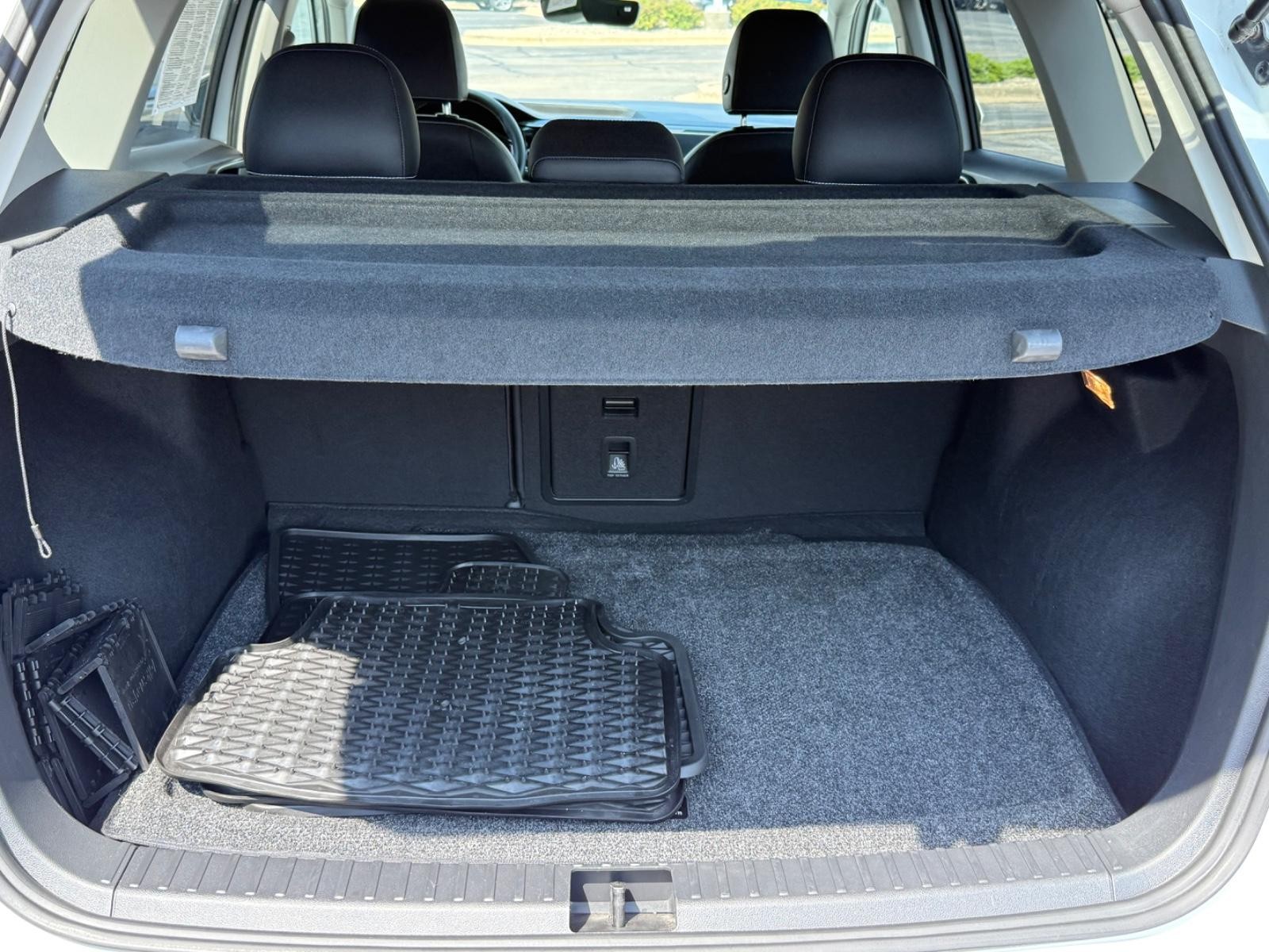 Volkswagen Taos Vehicle Image 05