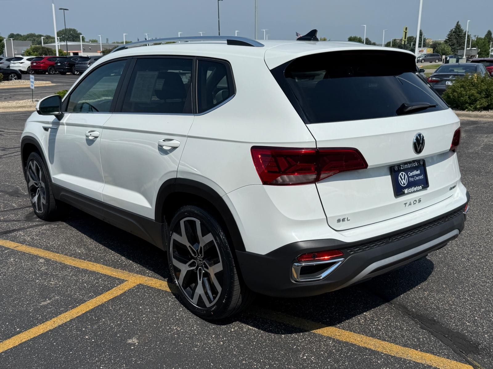 Volkswagen Taos Vehicle Image 06