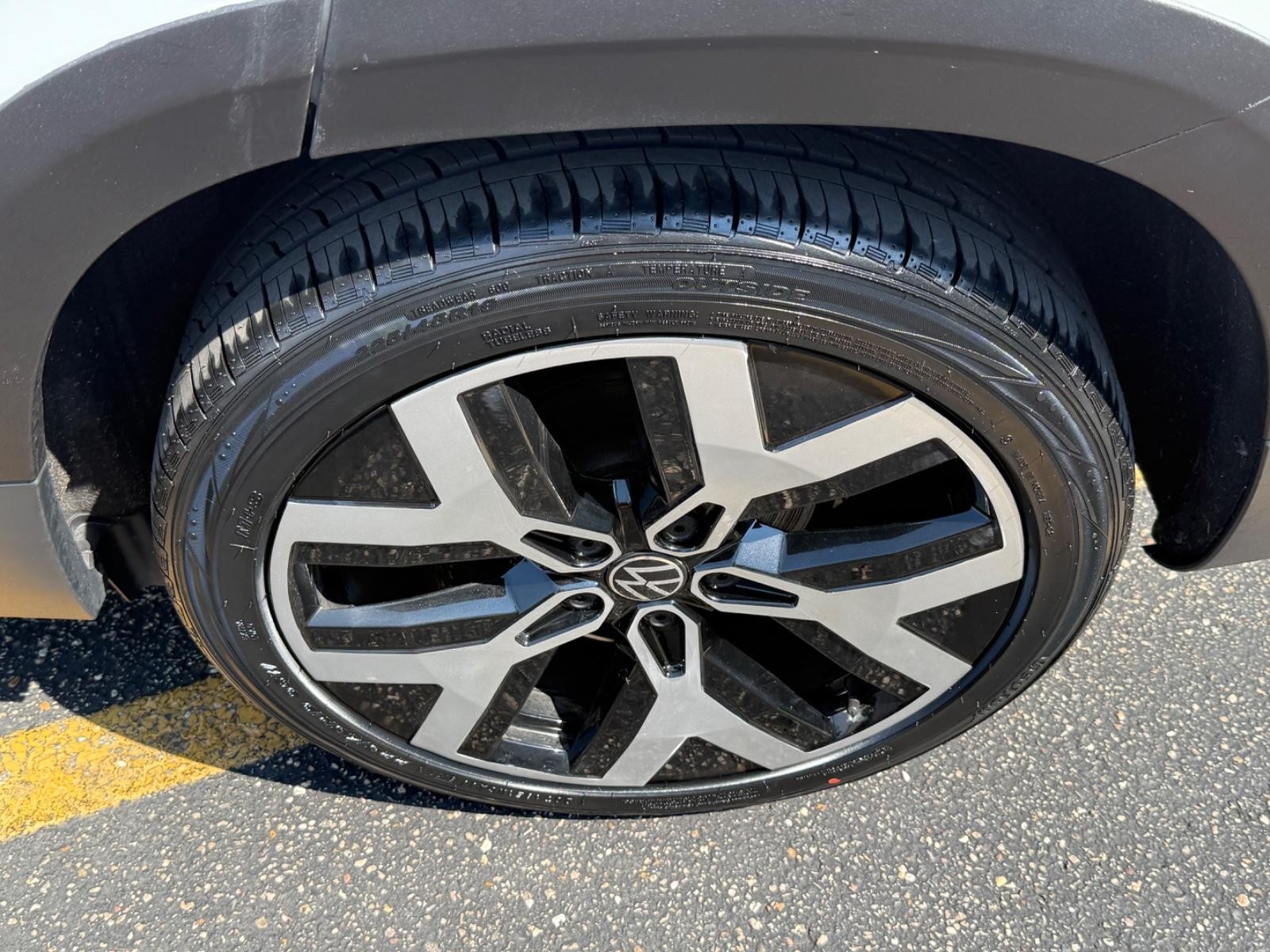 Volkswagen Taos Vehicle Image 07