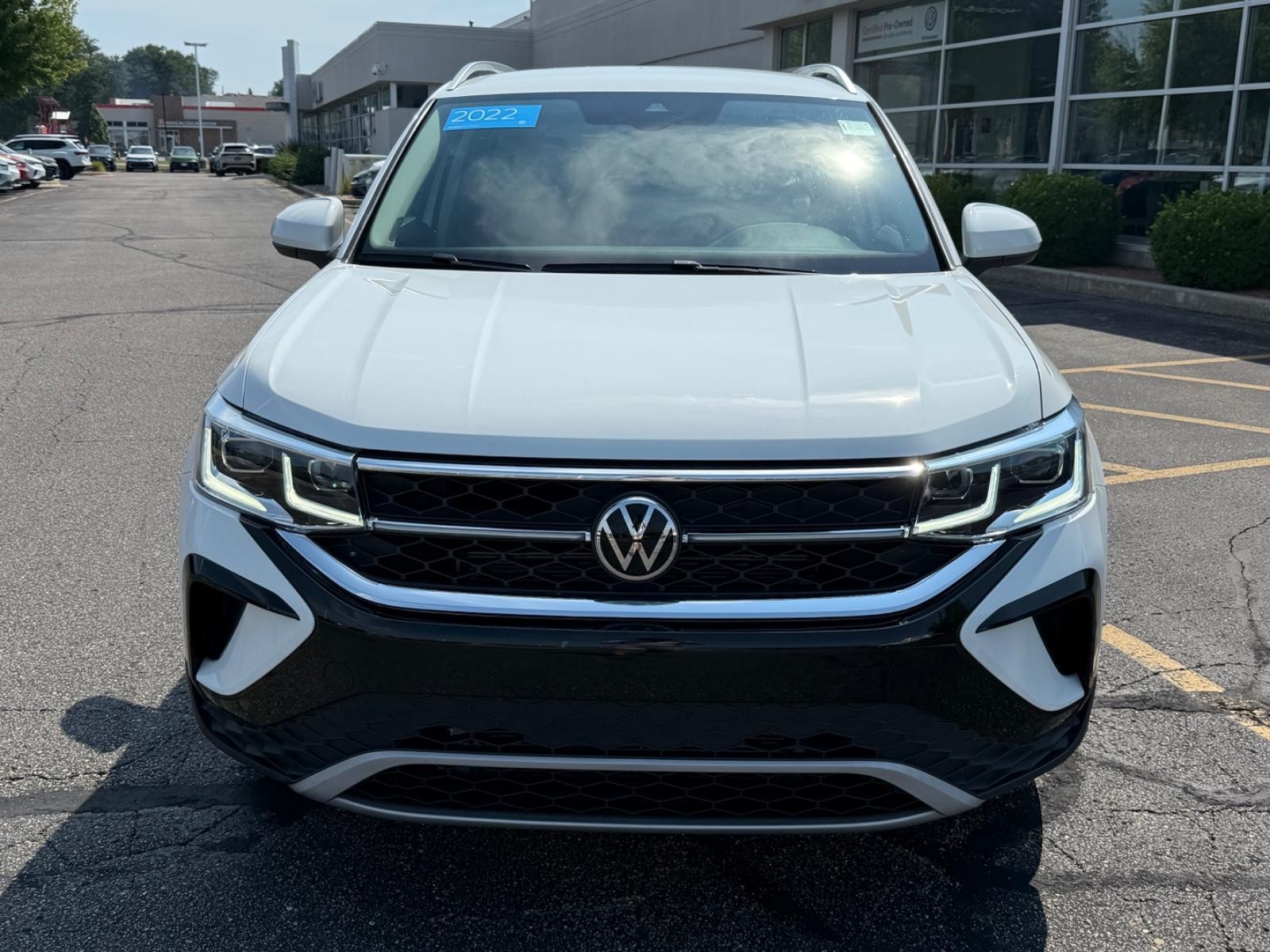 Volkswagen Taos Vehicle Image 09