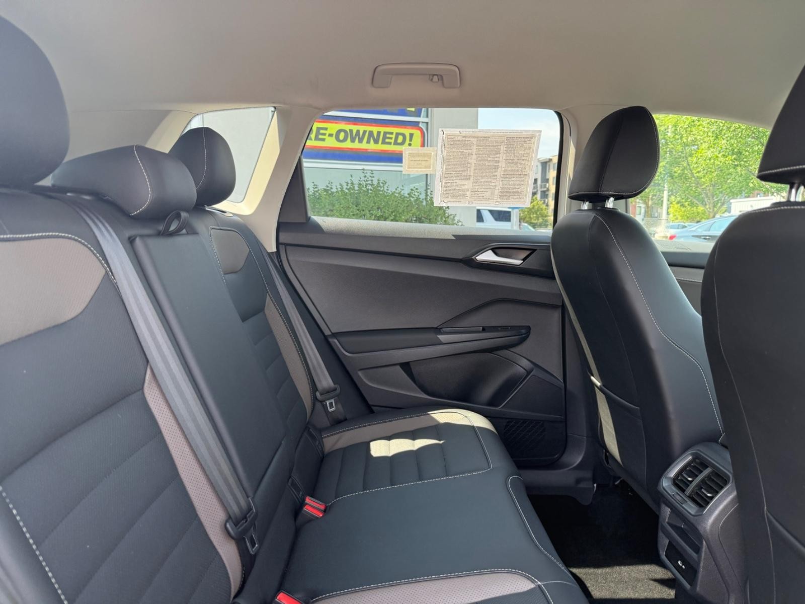 Volkswagen Taos Vehicle Image 10