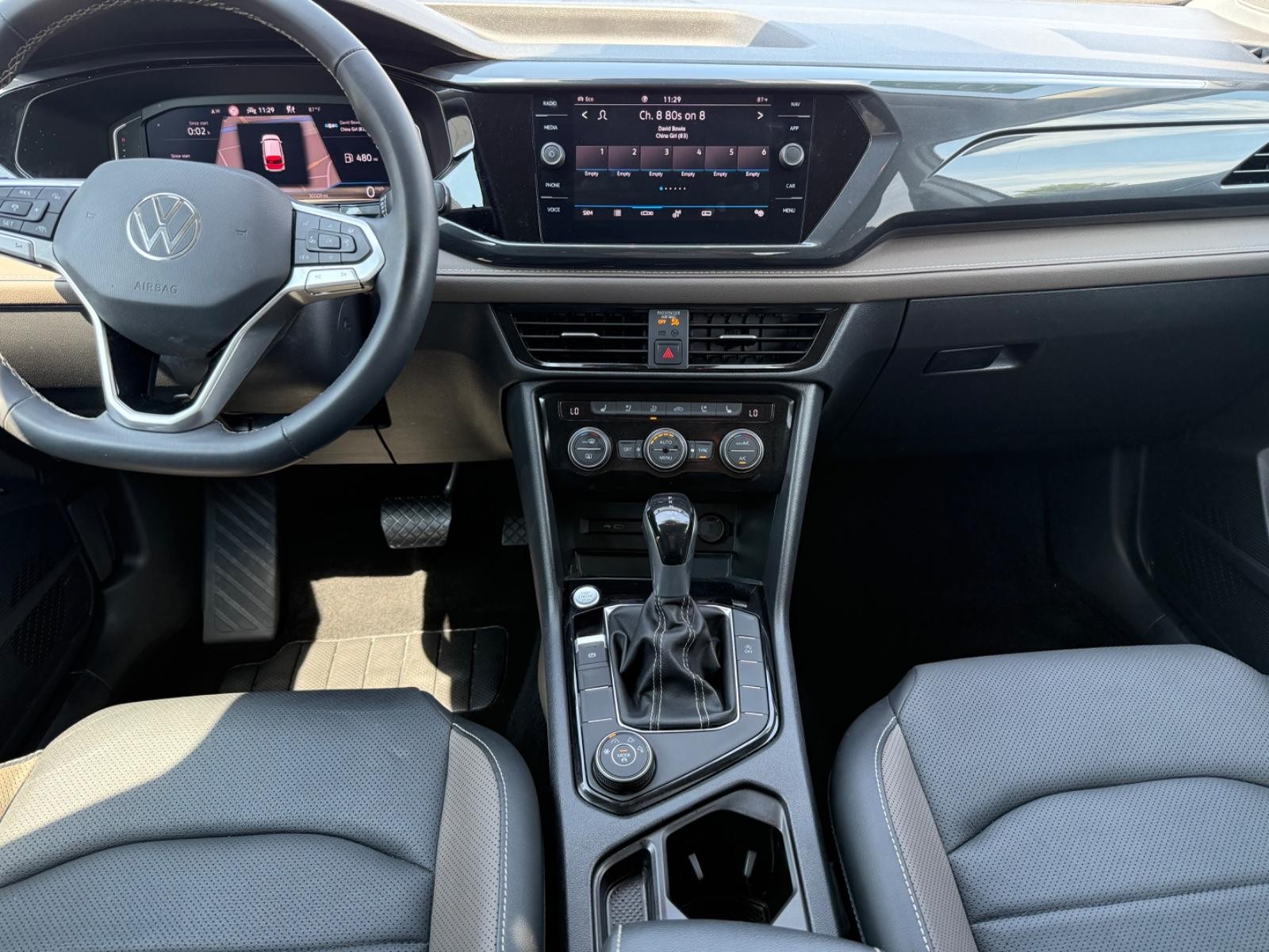 Volkswagen Taos Vehicle Image 11