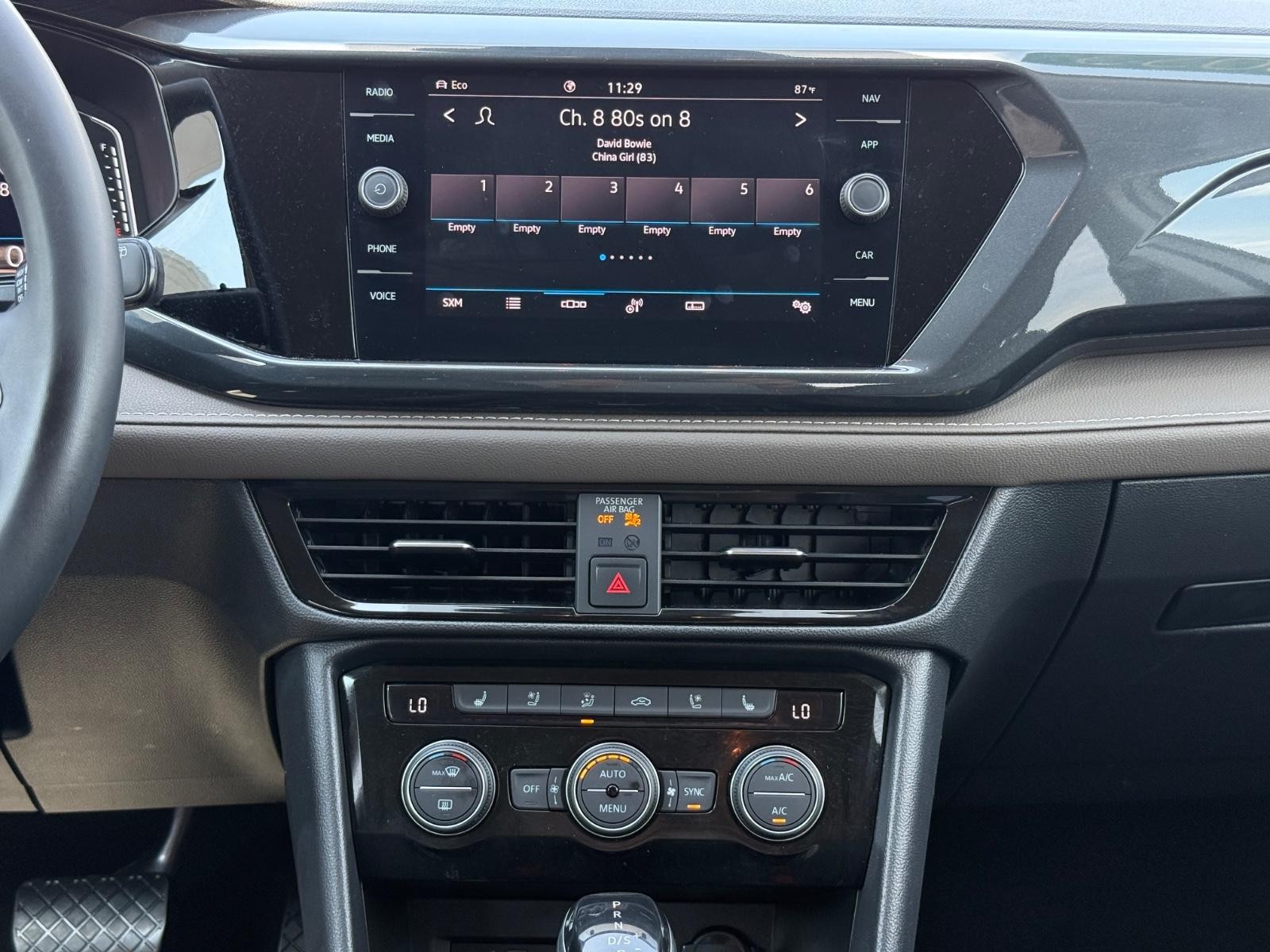 Volkswagen Taos Vehicle Image 12