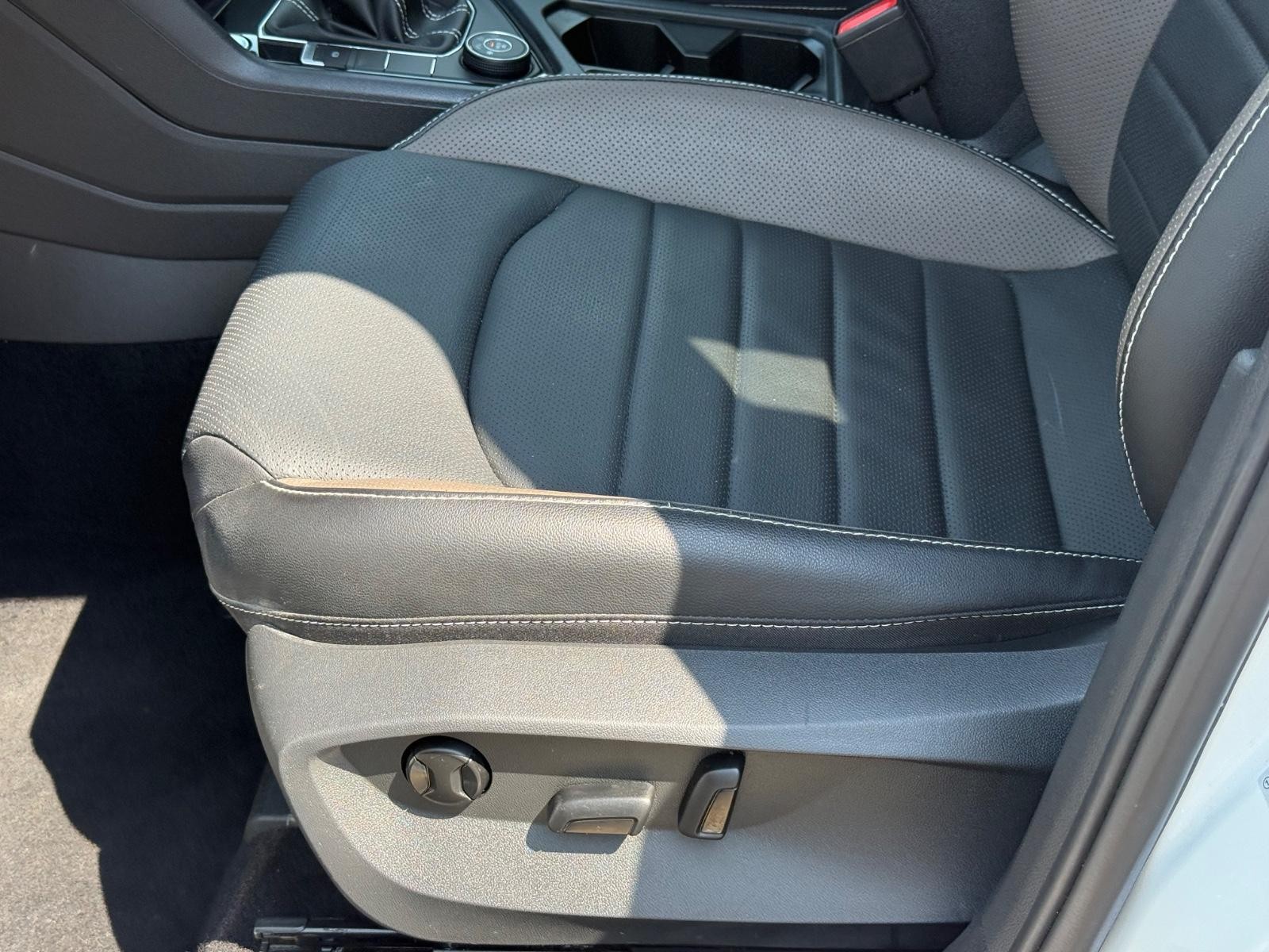 Volkswagen Taos Vehicle Image 22