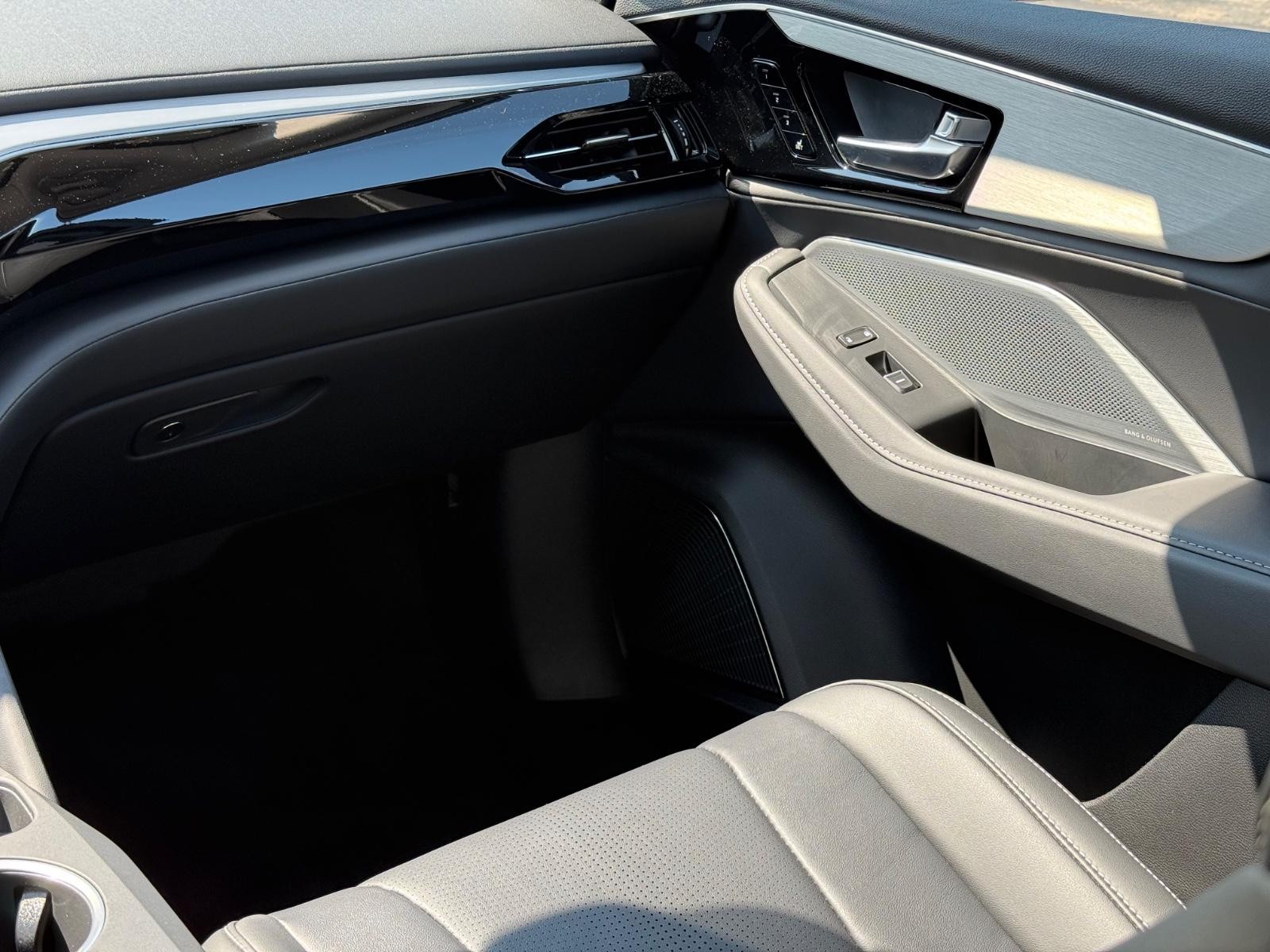 Acura MDX Vehicle Image 15