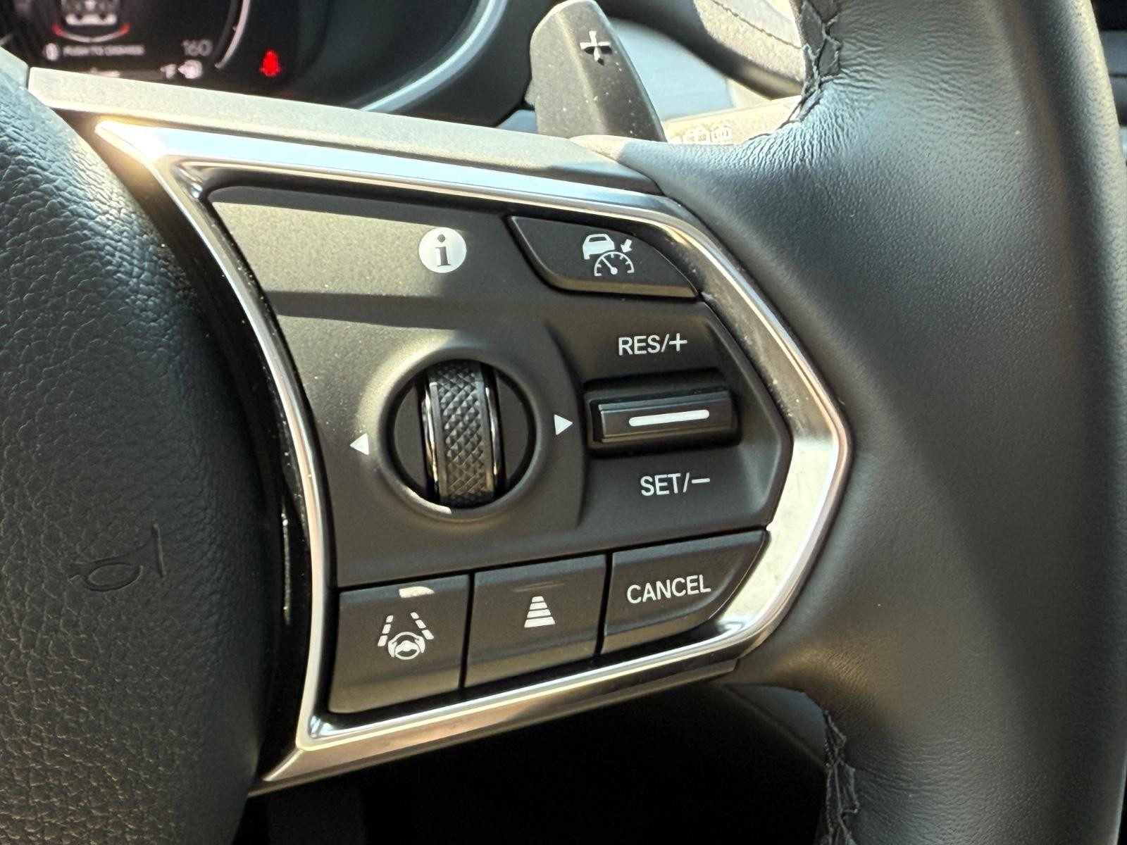 Acura MDX Vehicle Image 18