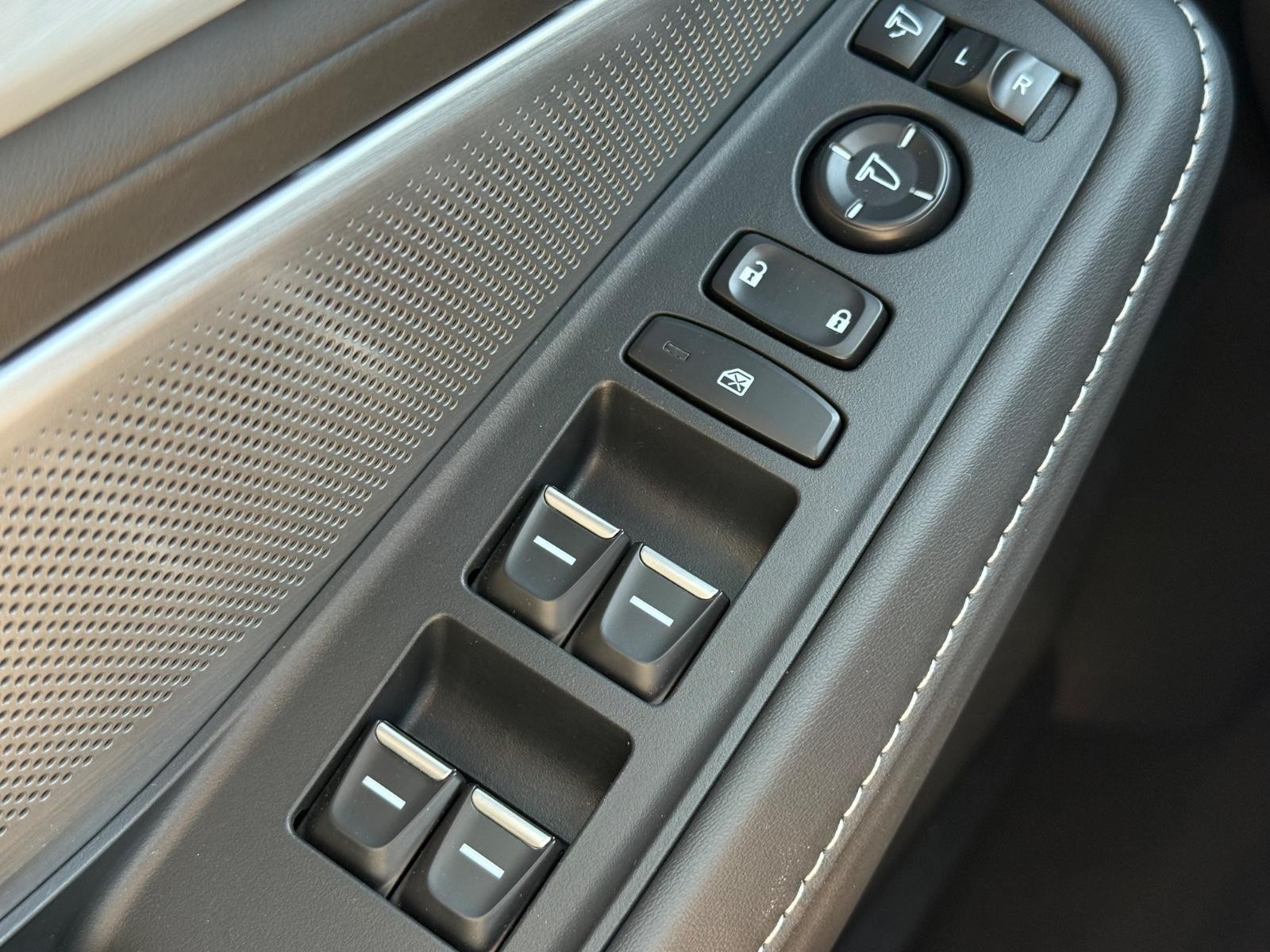 Acura MDX Vehicle Image 21