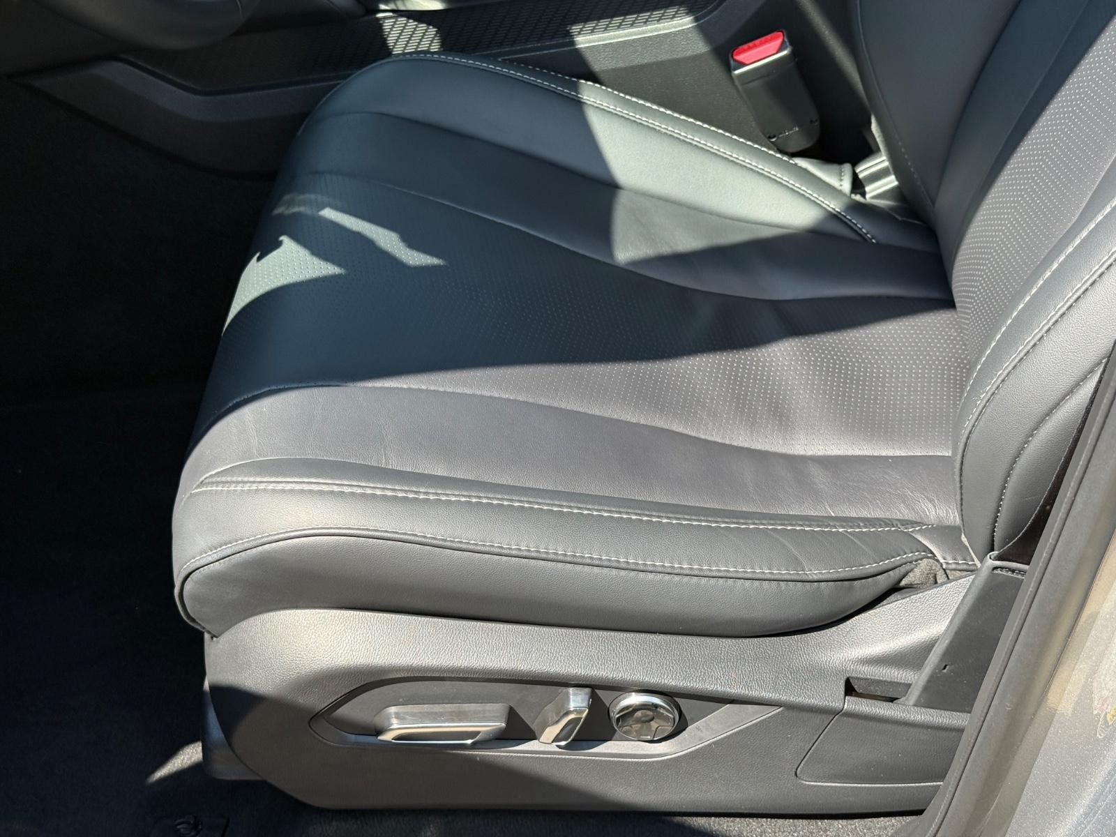 Acura MDX Vehicle Image 22