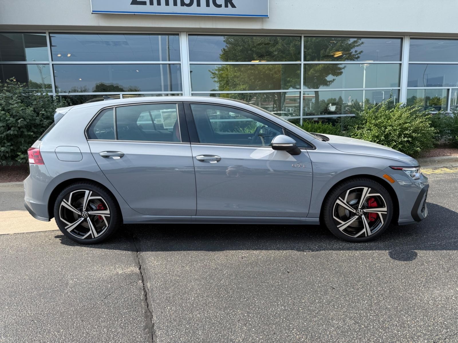 Volkswagen Golf GTI Vehicle Image 02