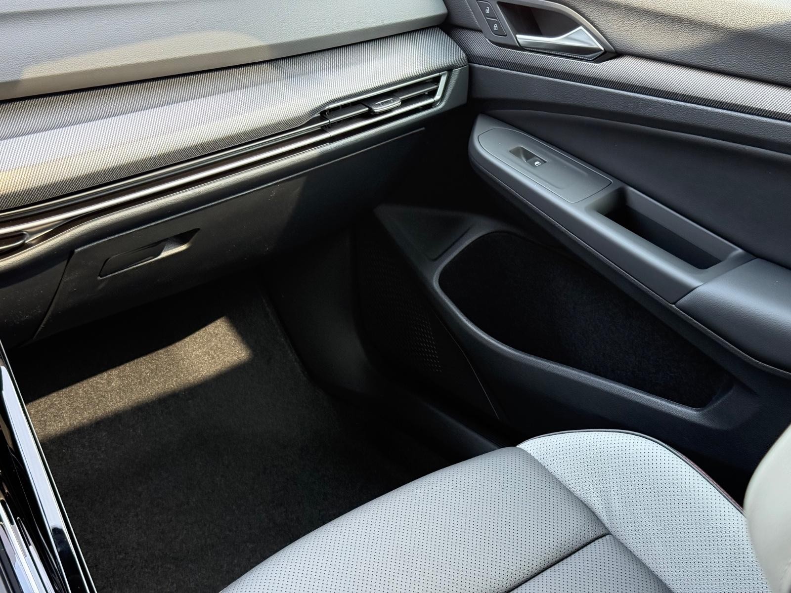 Volkswagen Golf GTI Vehicle Image 10