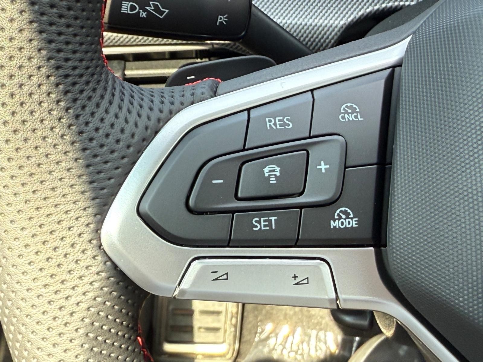 Volkswagen Golf GTI Vehicle Image 11