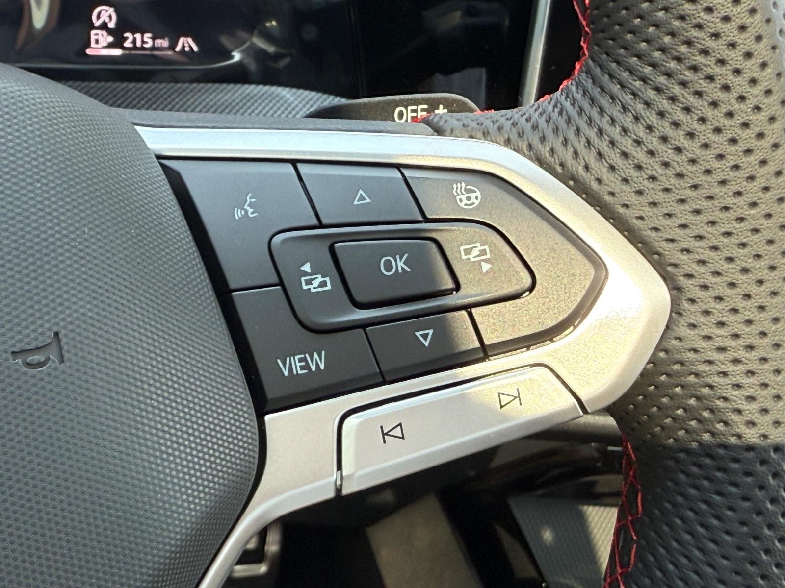 Volkswagen Golf GTI Vehicle Image 12