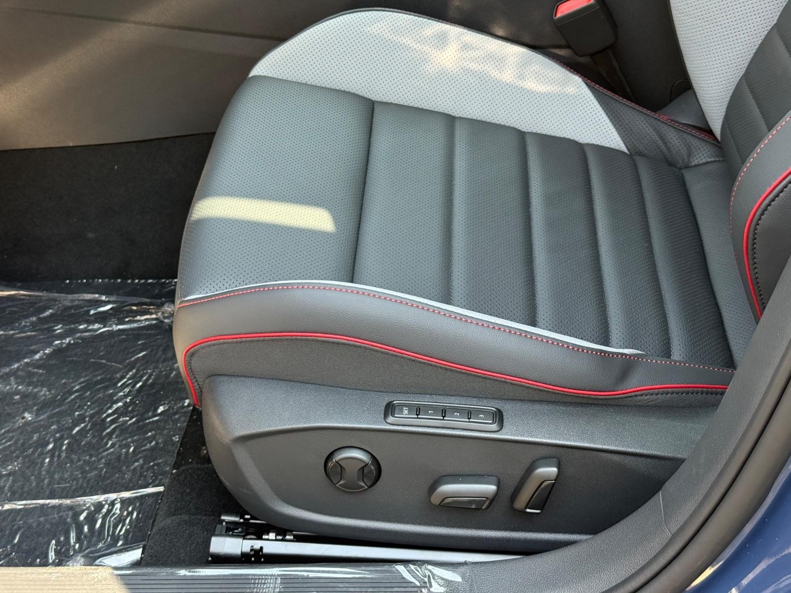Volkswagen Golf GTI Vehicle Image 16