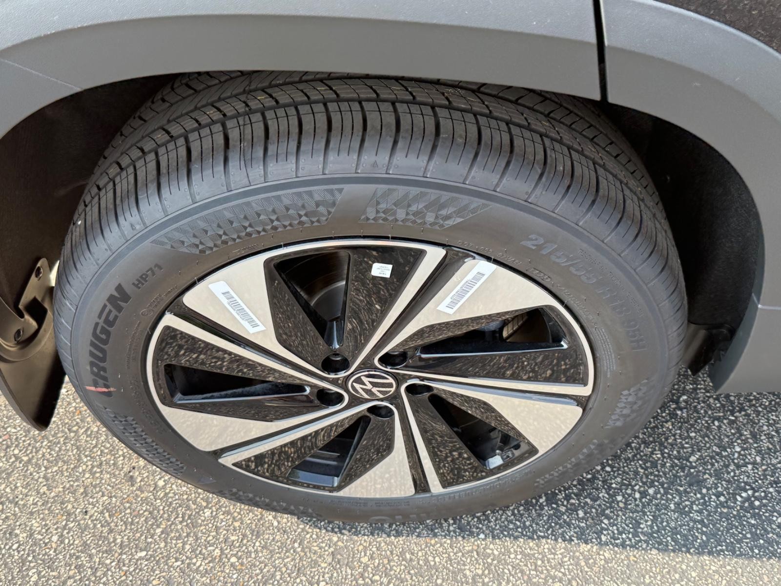 Volkswagen Taos Vehicle Image 04