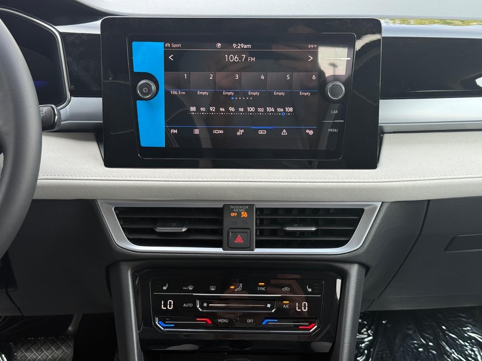 Volkswagen Taos Vehicle Image 07