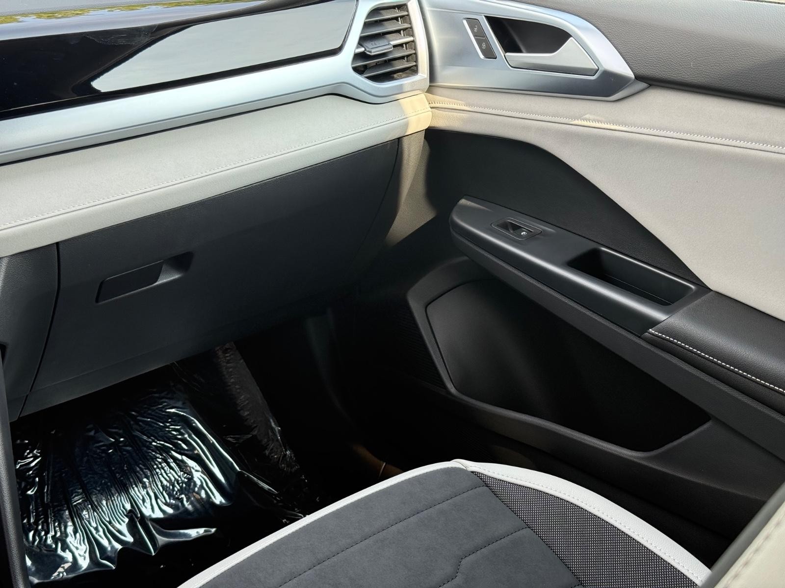 Volkswagen Taos Vehicle Image 10