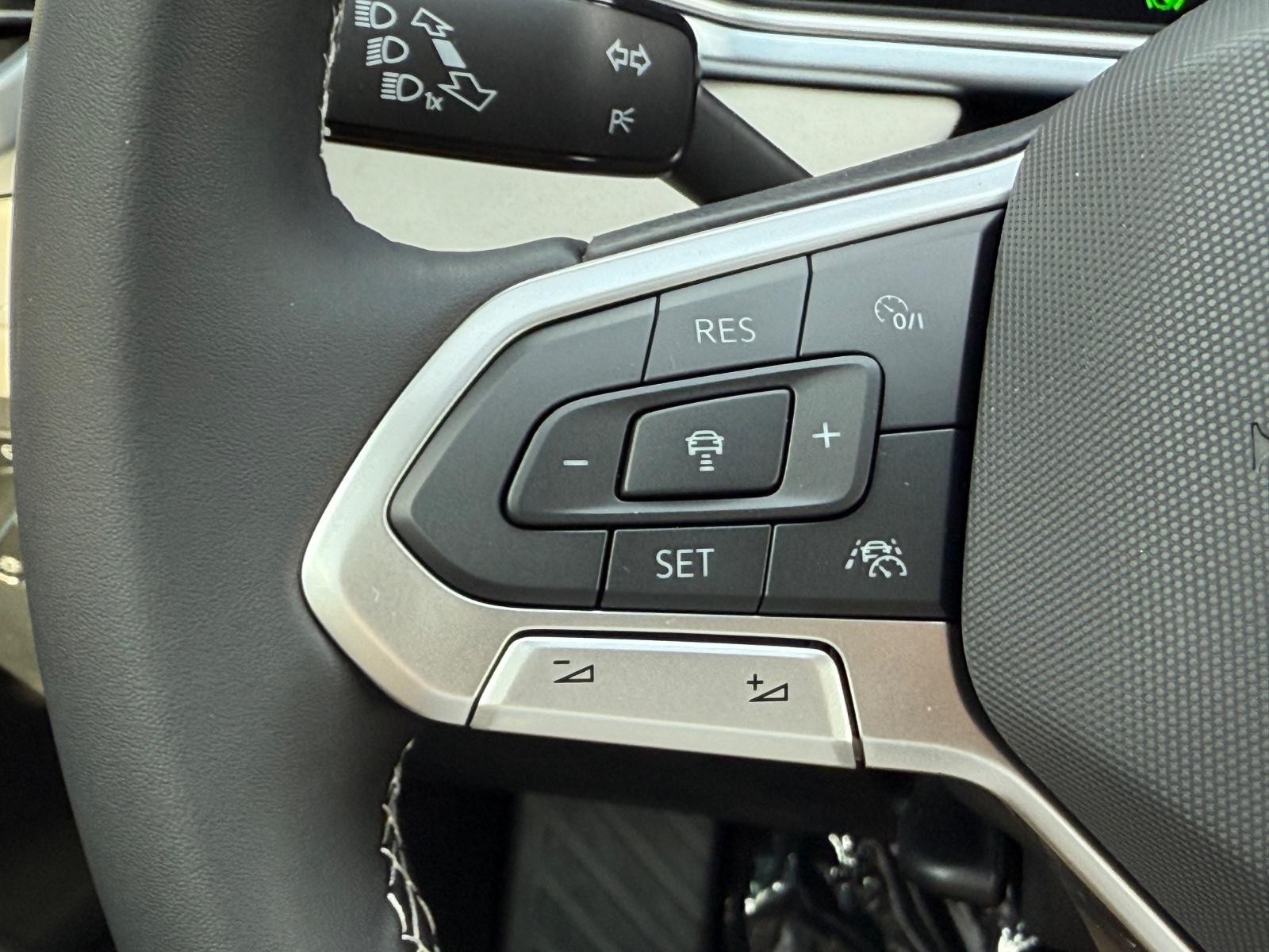 Volkswagen Taos Vehicle Image 11
