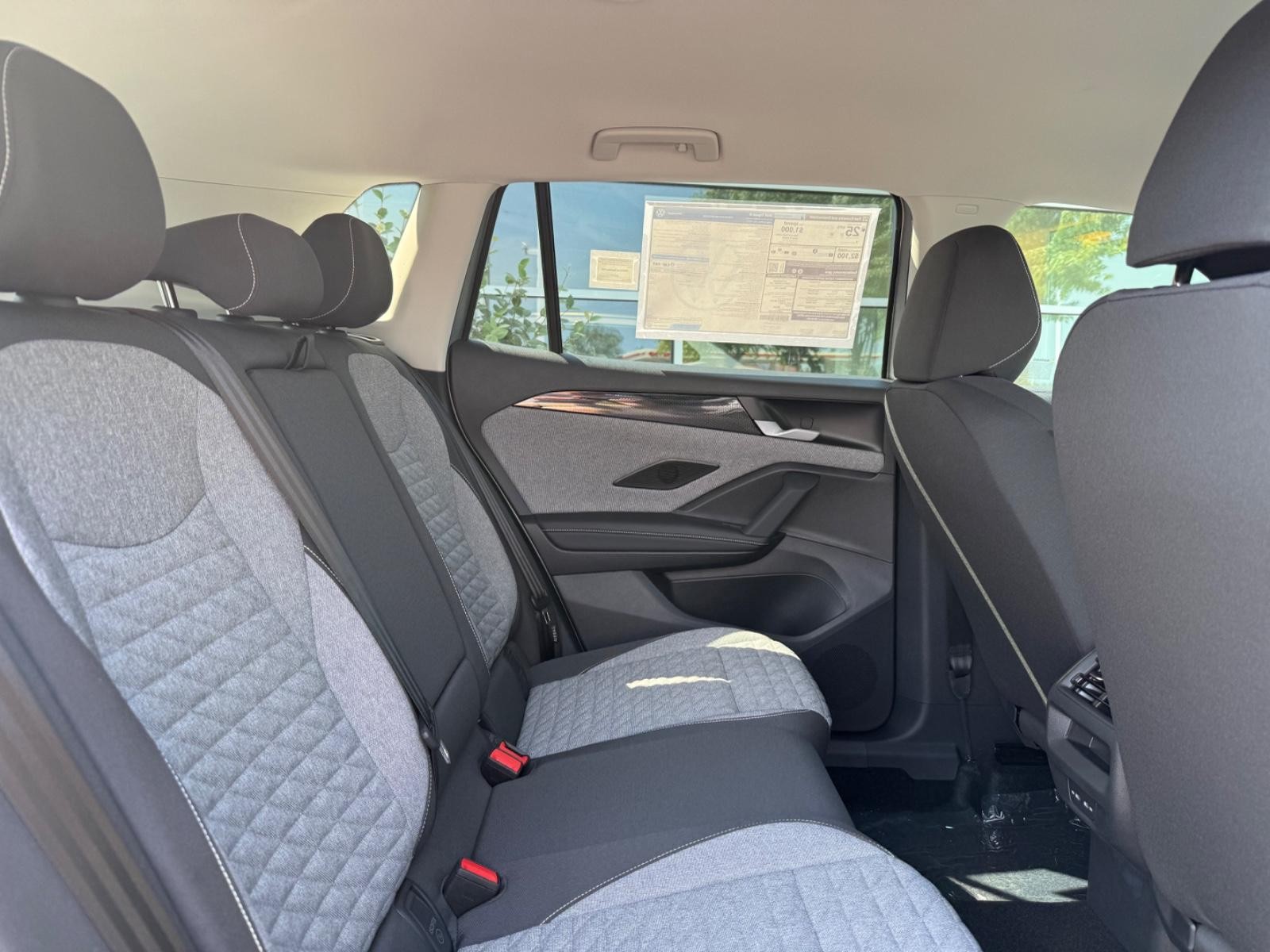 Volkswagen Tiguan Vehicle Image 05