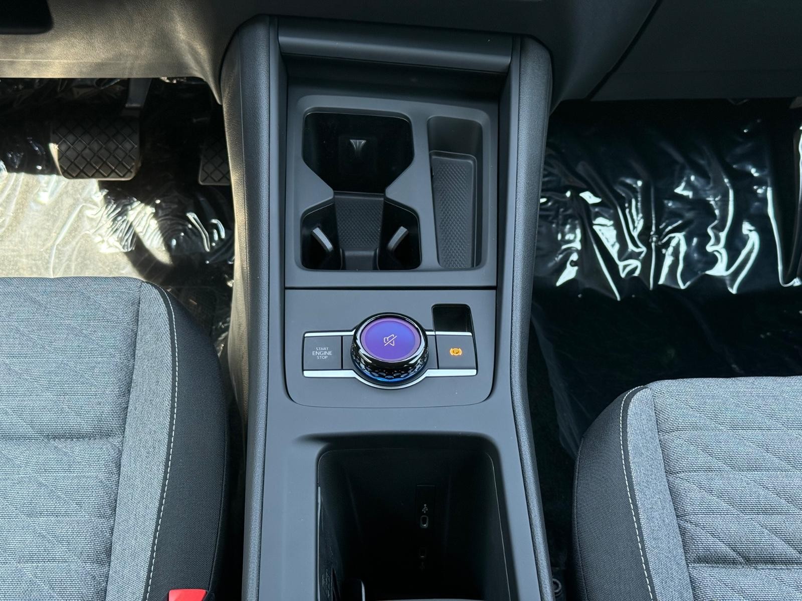 Volkswagen Tiguan Vehicle Image 08