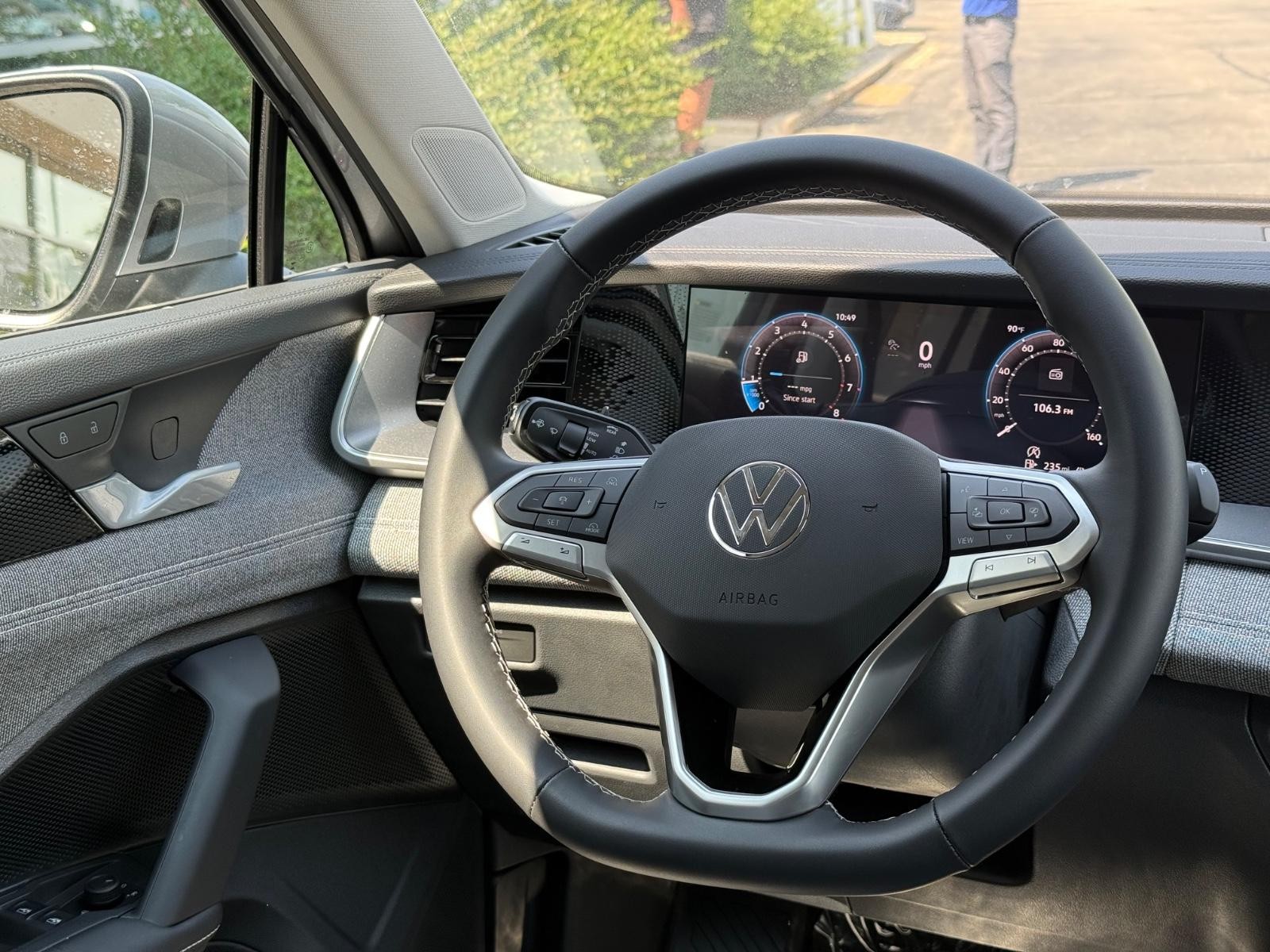 Volkswagen Tiguan Vehicle Image 09