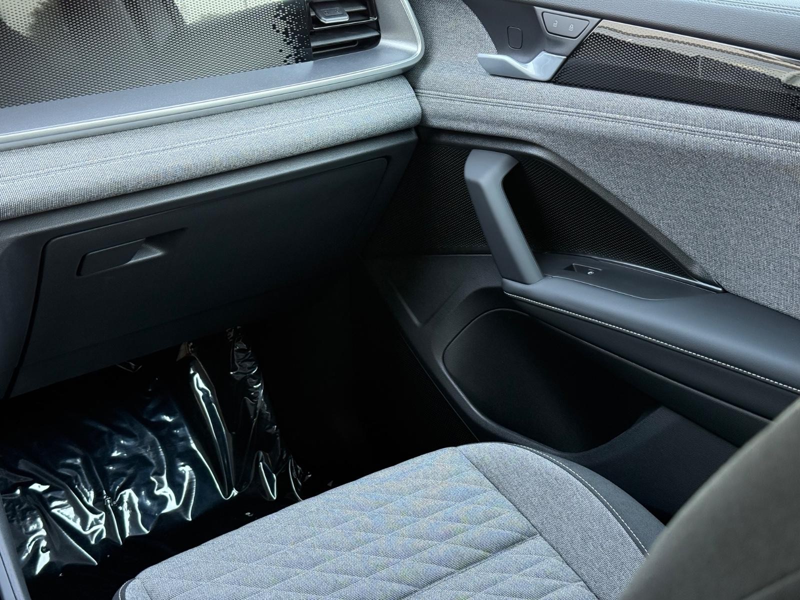 Volkswagen Tiguan Vehicle Image 10