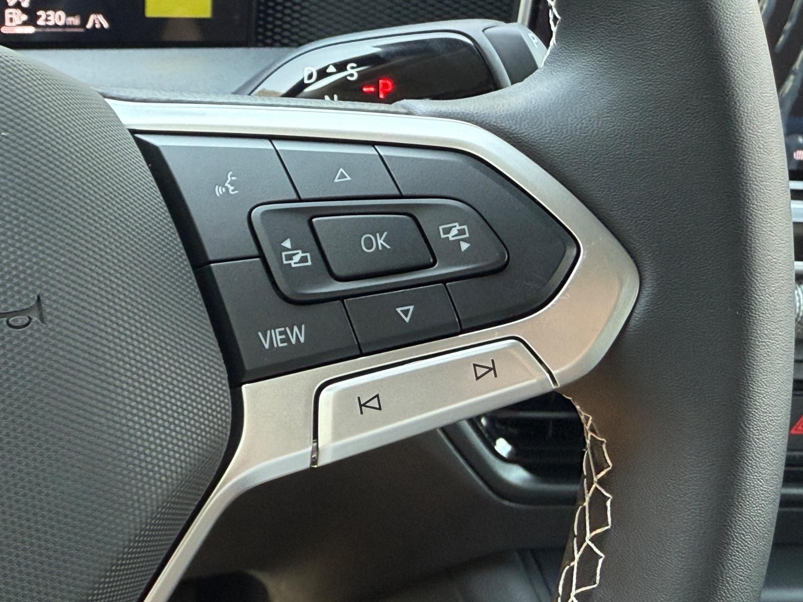 Volkswagen Tiguan Vehicle Image 12