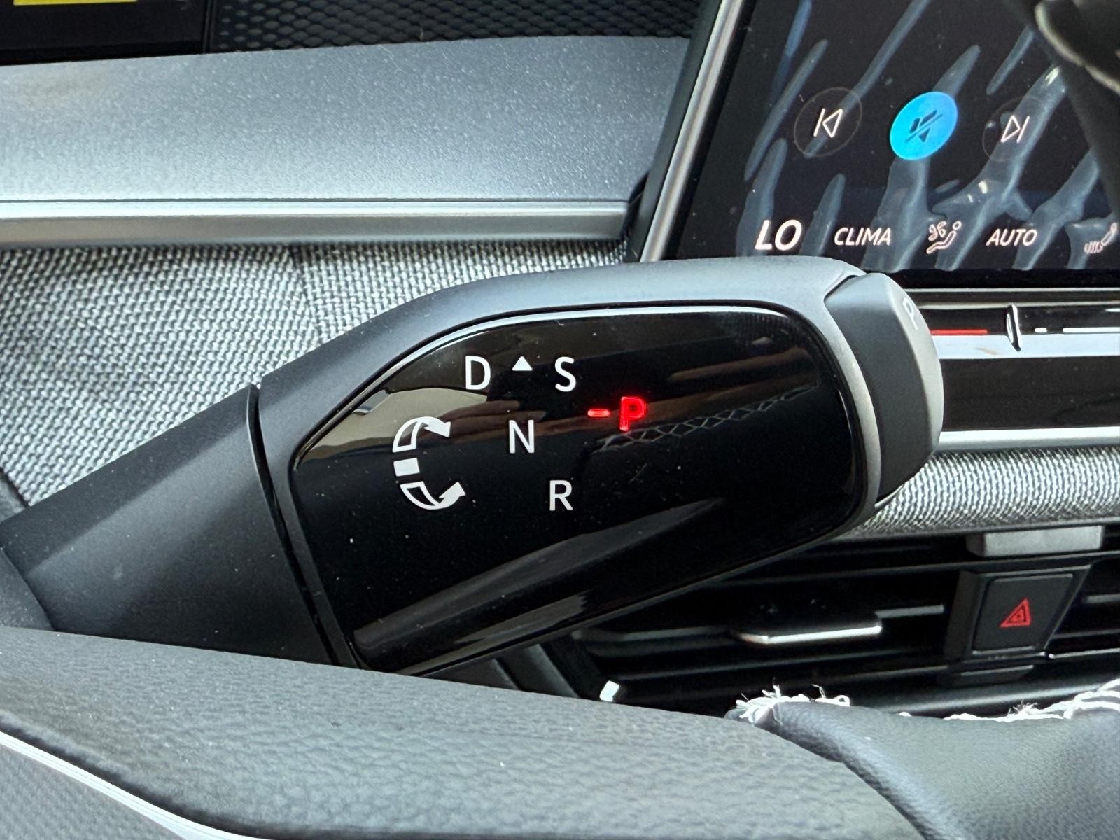 Volkswagen Tiguan Vehicle Image 13