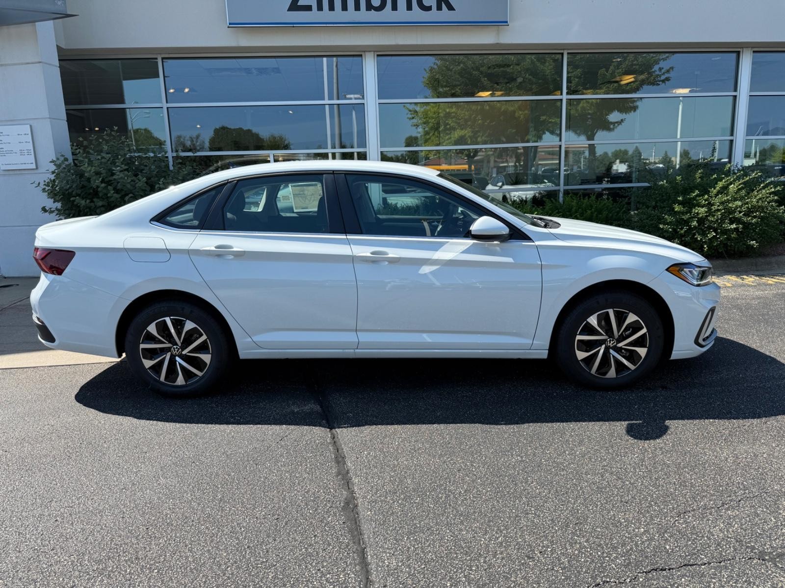 Volkswagen Jetta Vehicle Image 02