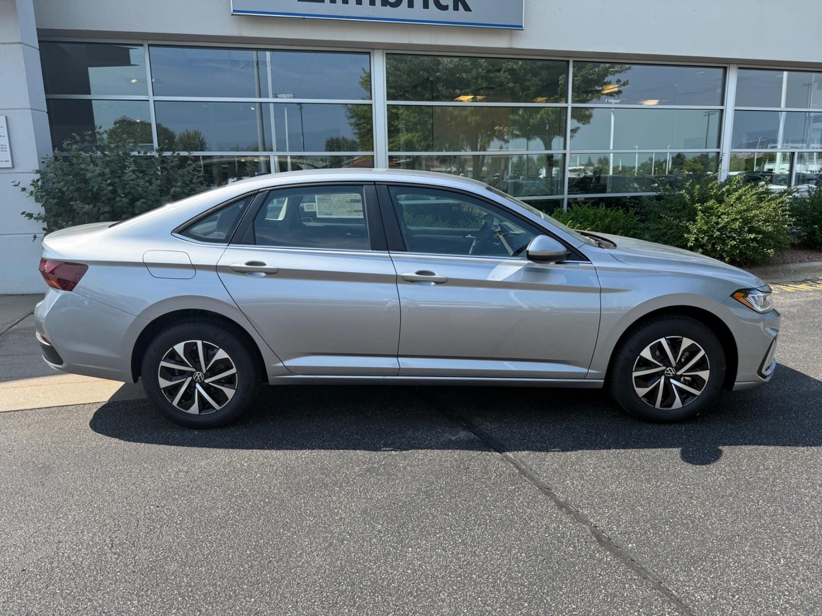 Volkswagen Jetta Vehicle Image 02
