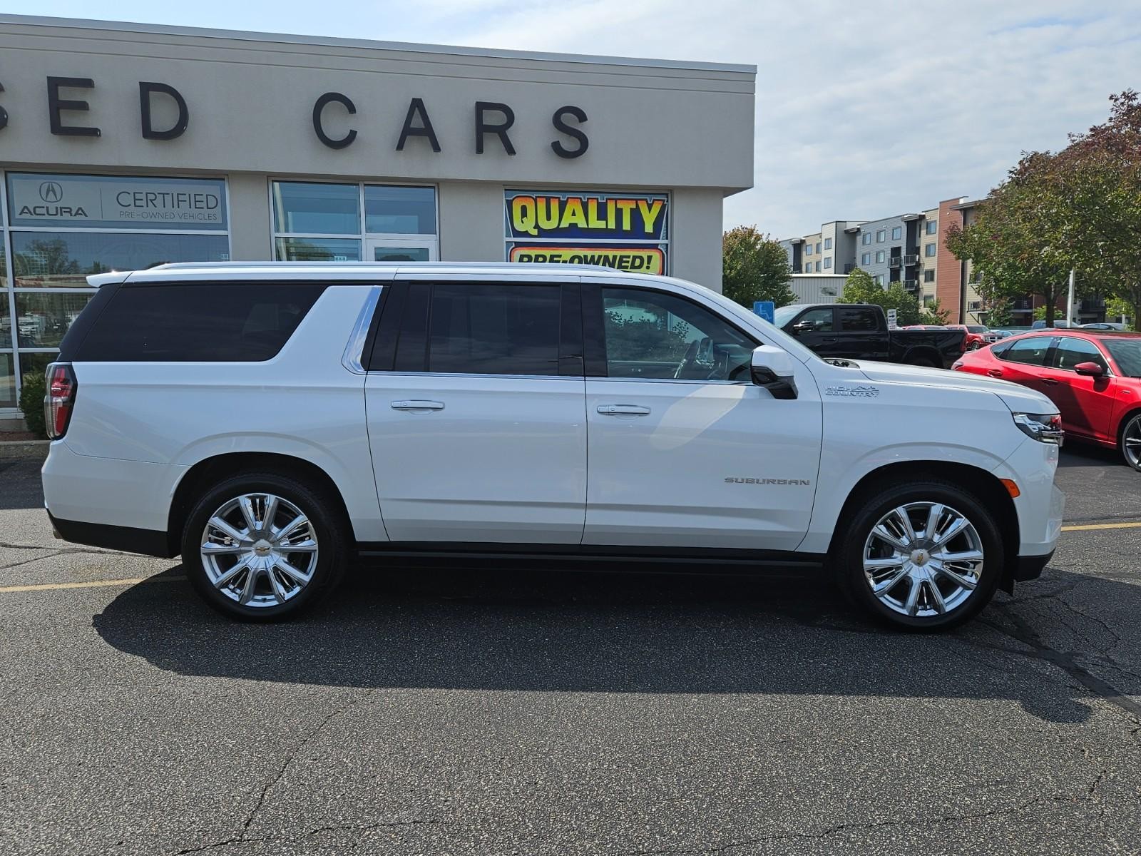 Chevrolet Suburban Vehicle Image 02