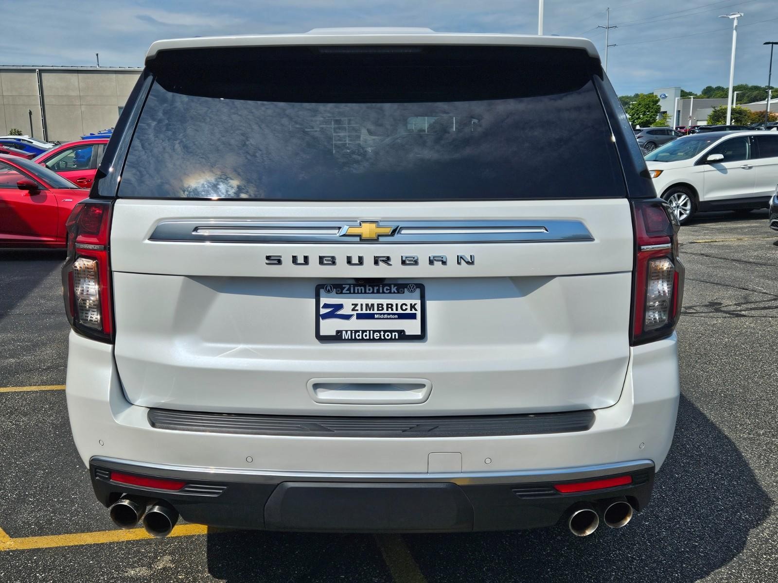 Chevrolet Suburban Vehicle Image 04