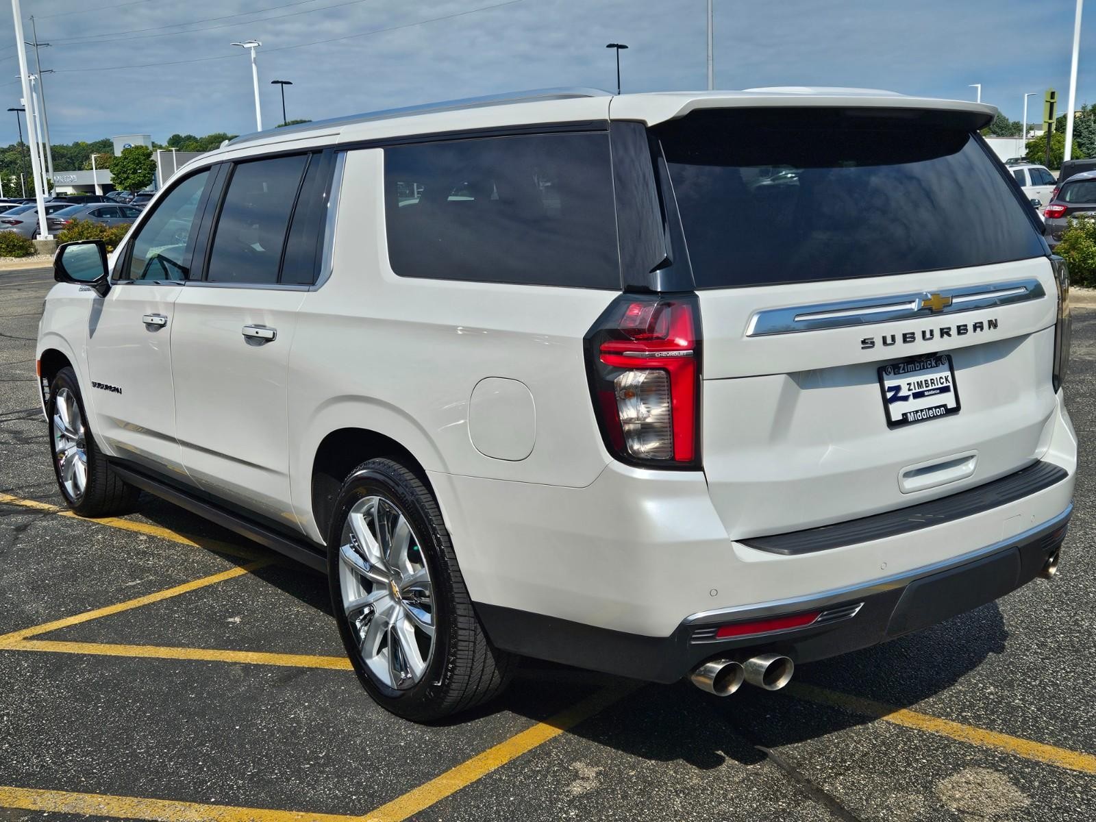 Chevrolet Suburban Vehicle Image 06