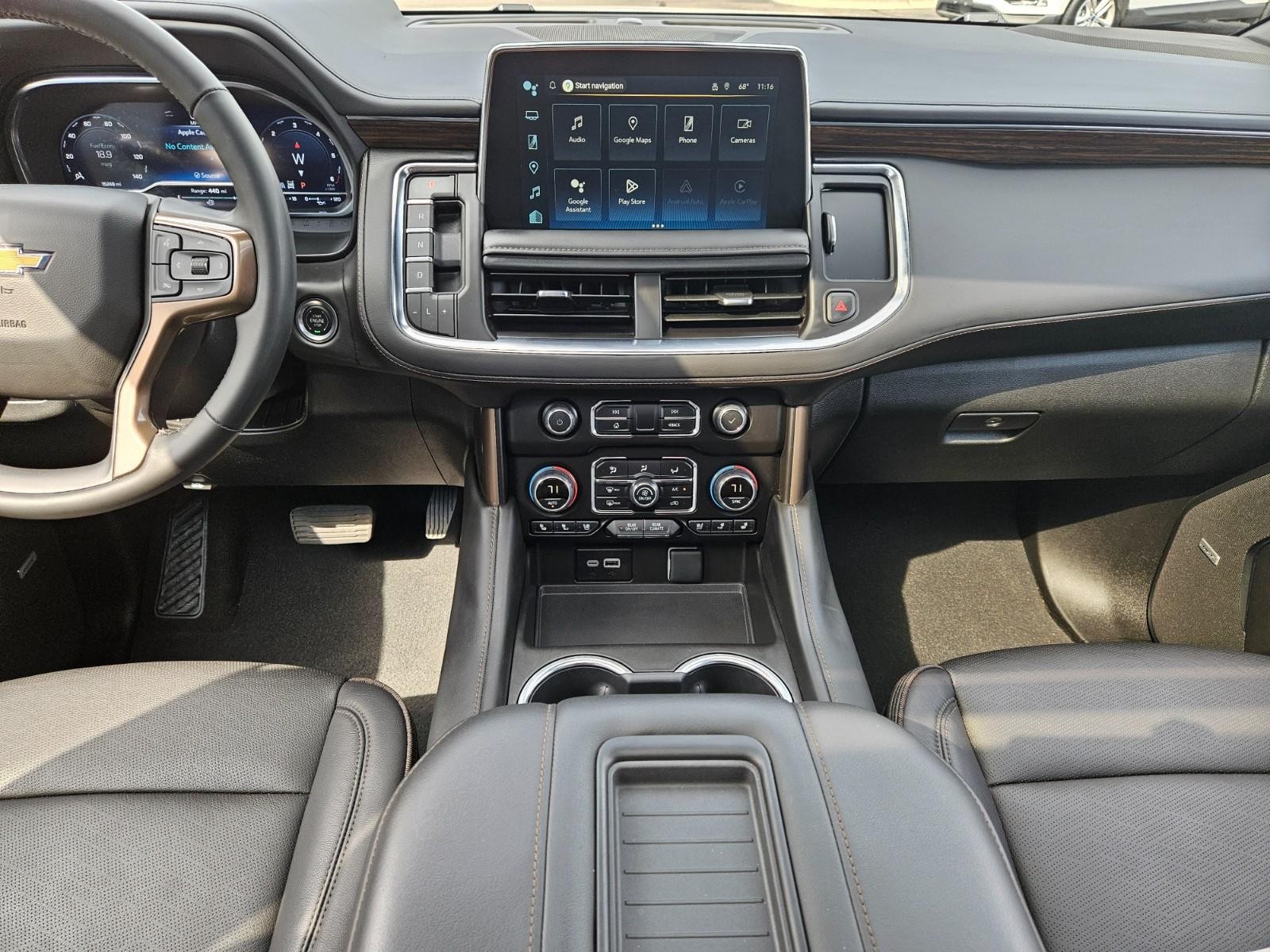 Chevrolet Suburban Vehicle Image 13