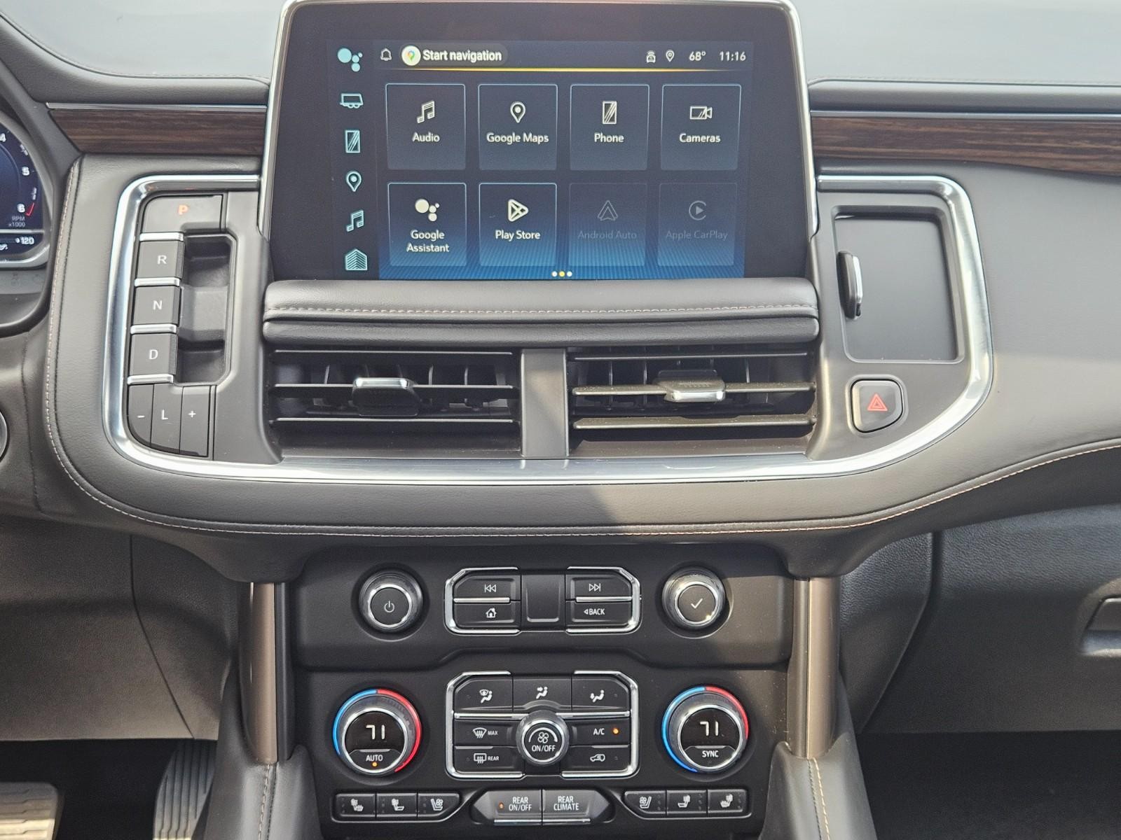 Chevrolet Suburban Vehicle Image 14