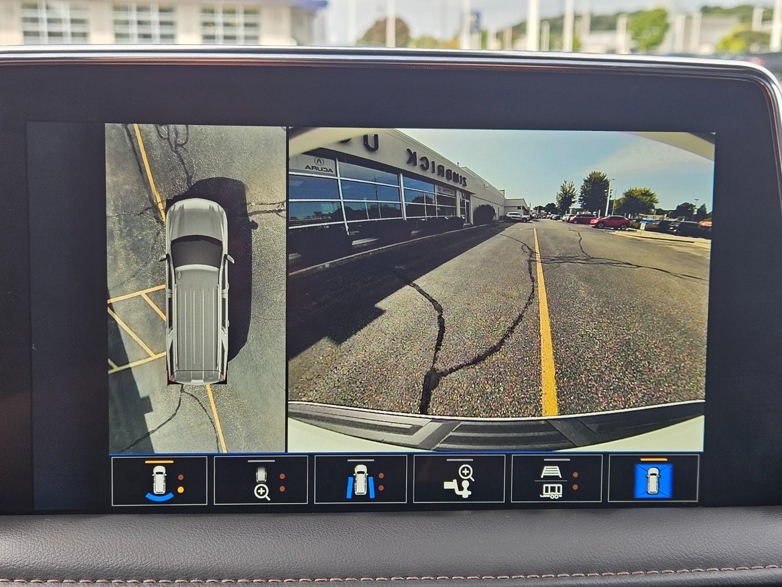 Chevrolet Suburban Vehicle Image 20