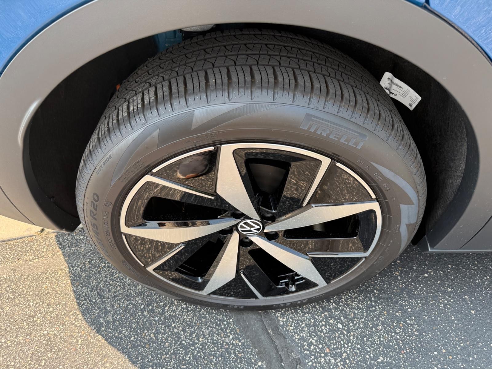 Volkswagen ID.4 Vehicle Image 04
