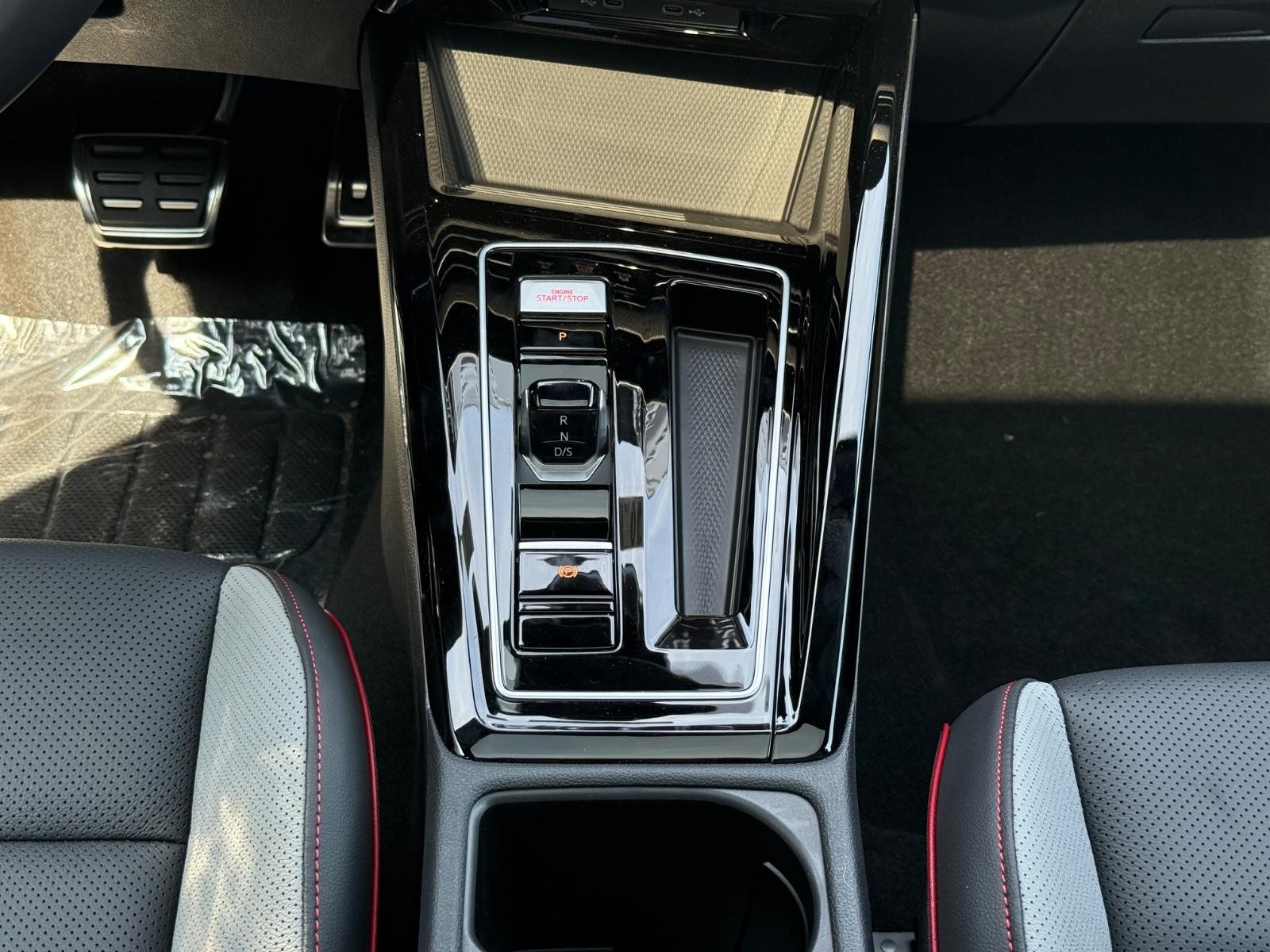 Volkswagen Golf GTI Vehicle Image 08
