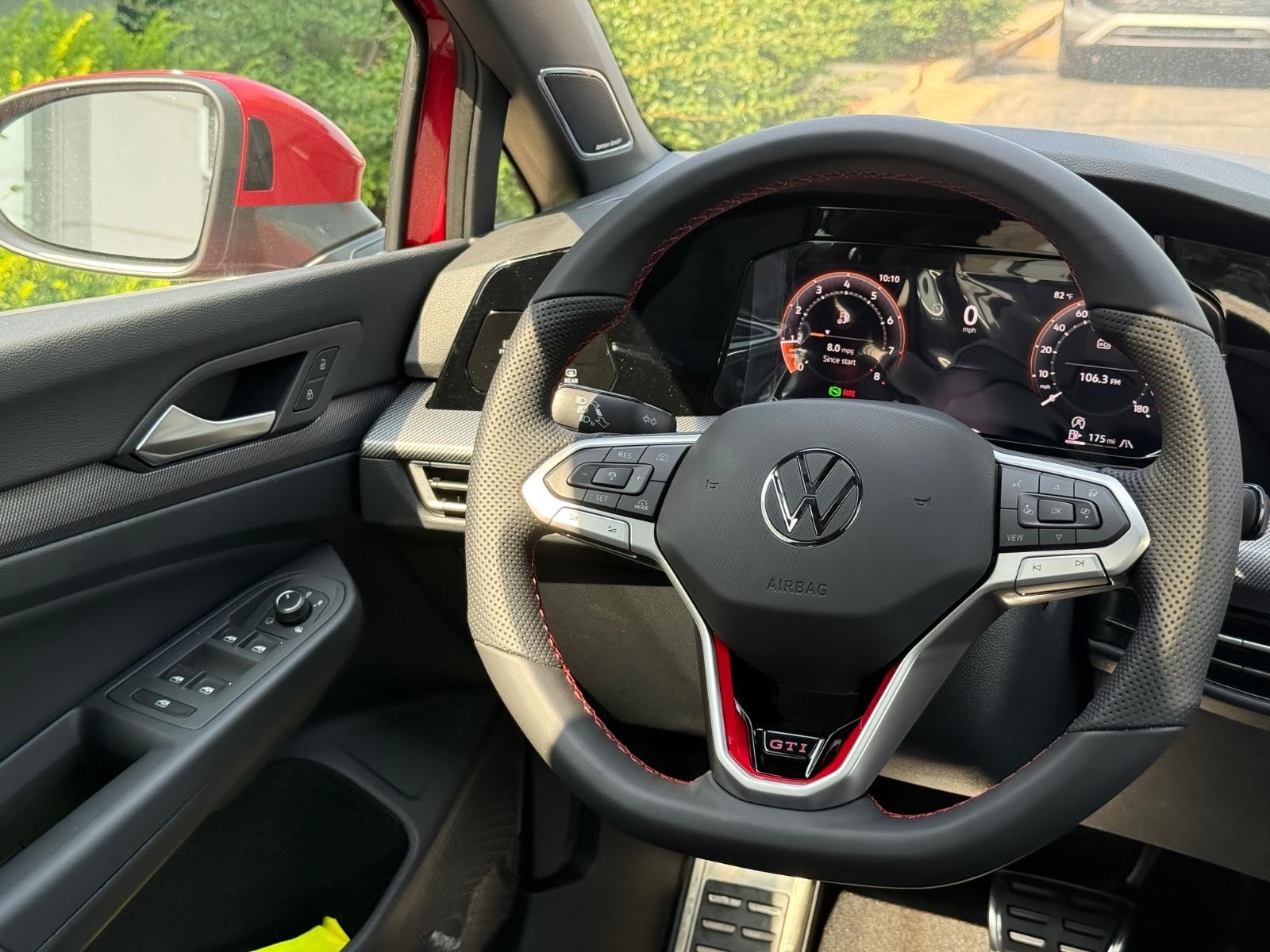 Volkswagen Golf GTI Vehicle Image 09