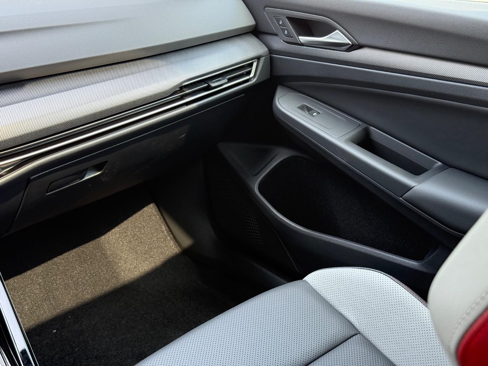 Volkswagen Golf GTI Vehicle Image 10