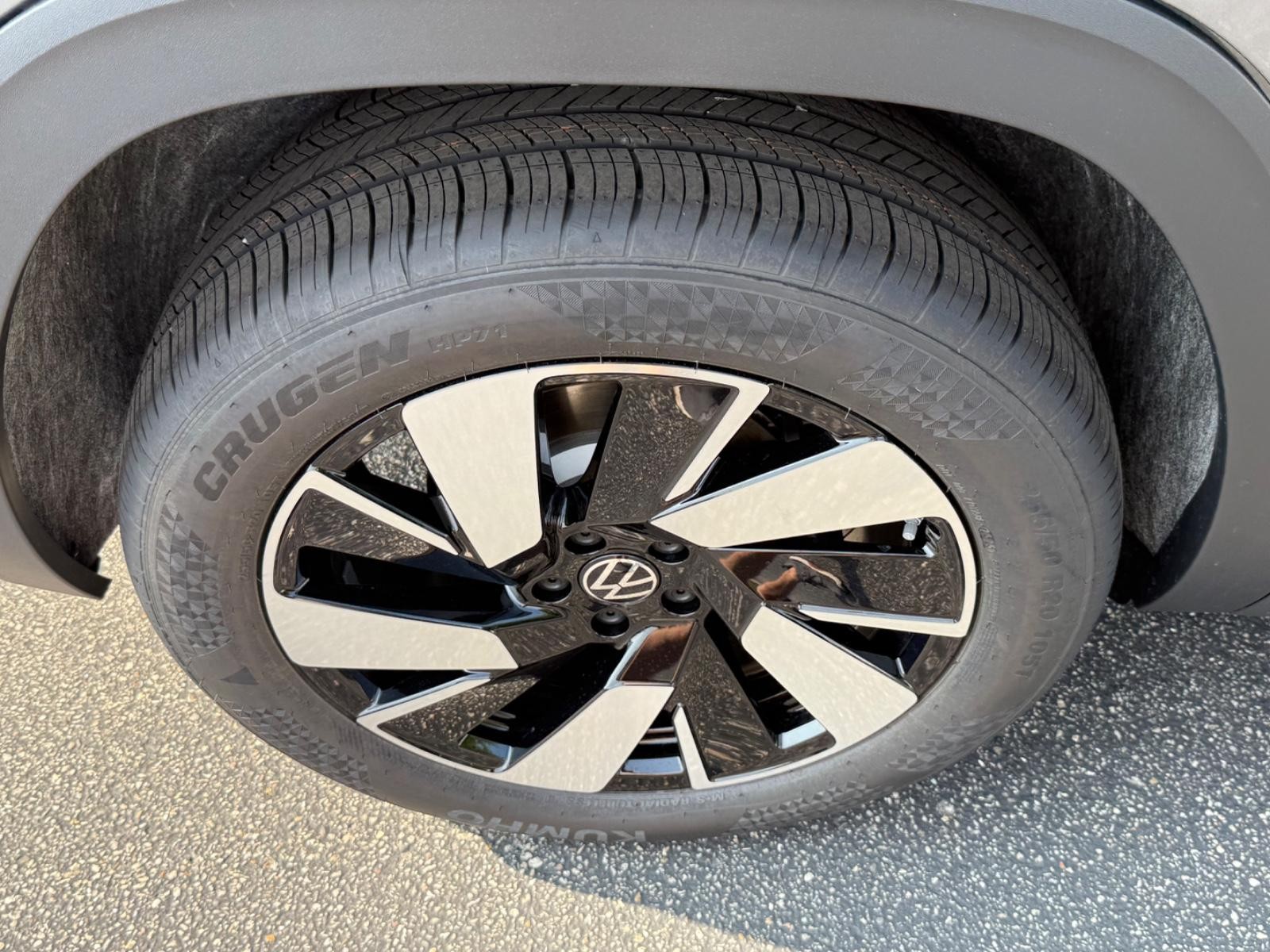 Volkswagen Atlas Cross Sport Vehicle Image 04