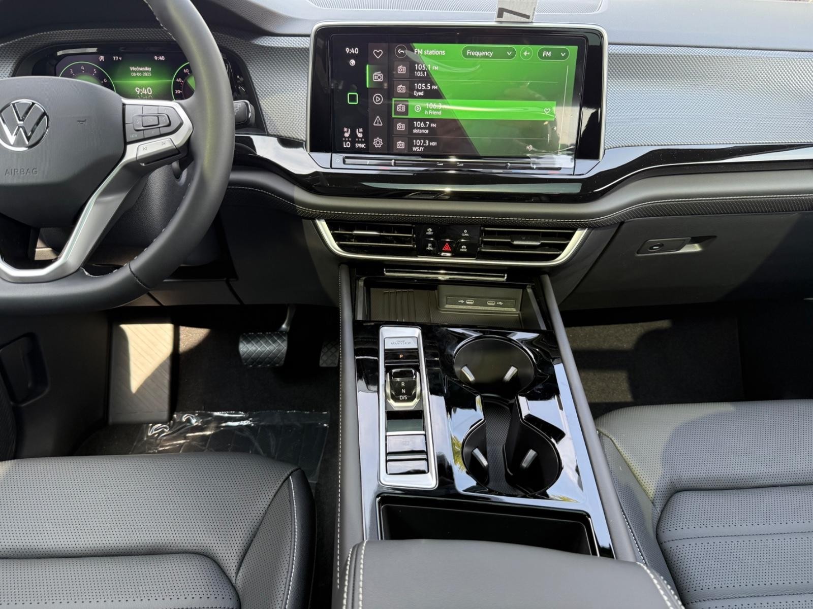 Volkswagen Atlas Cross Sport Vehicle Image 06