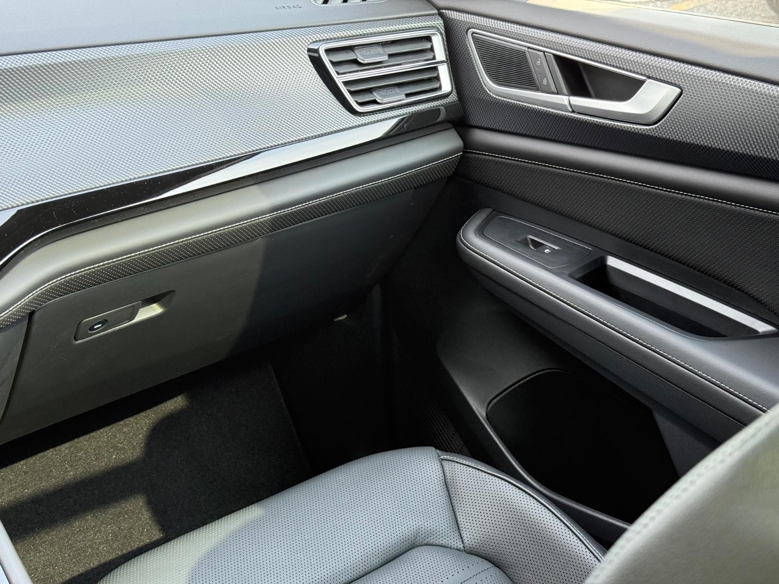 Volkswagen Atlas Cross Sport Vehicle Image 10