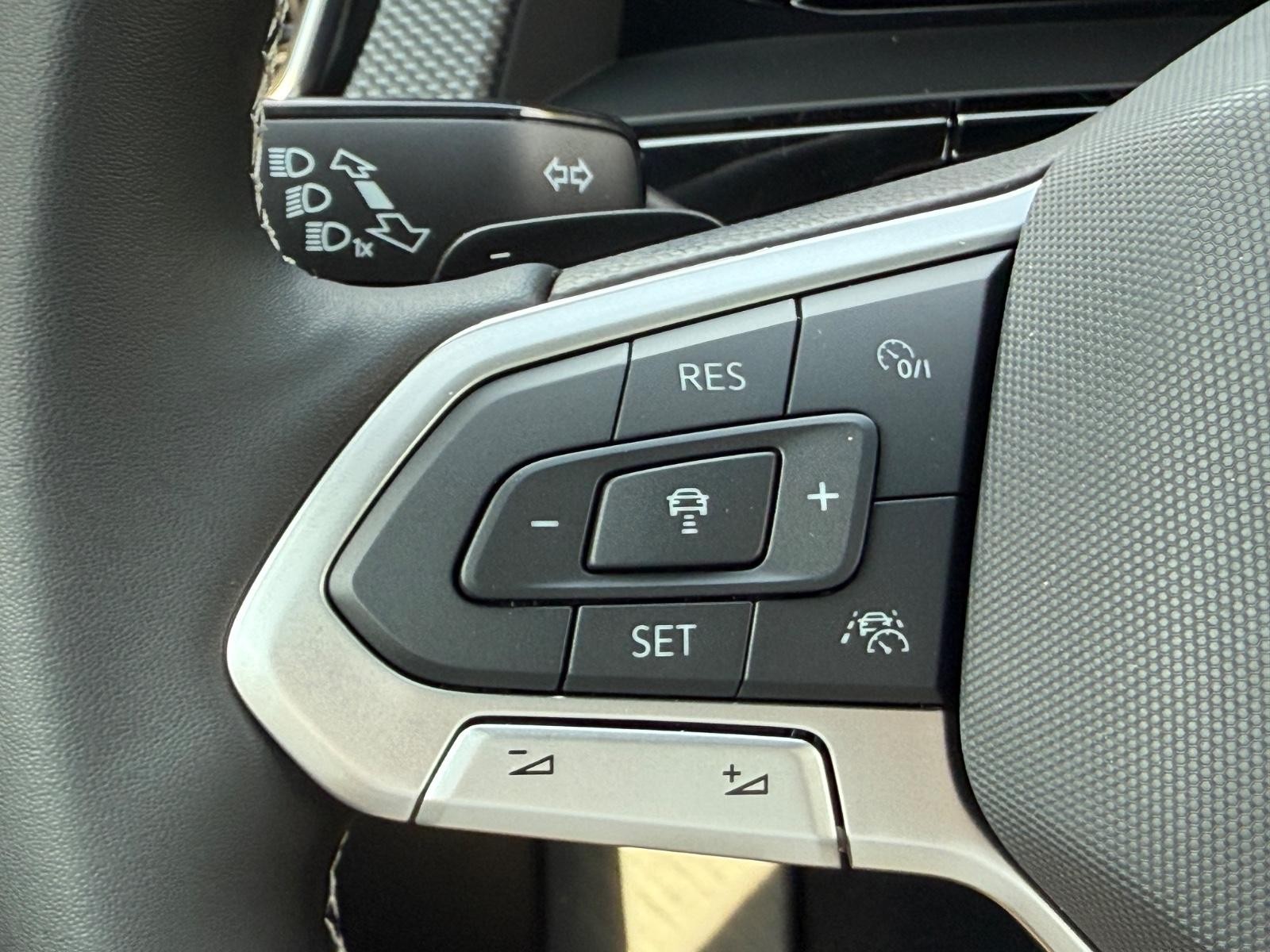 Volkswagen Atlas Cross Sport Vehicle Image 11