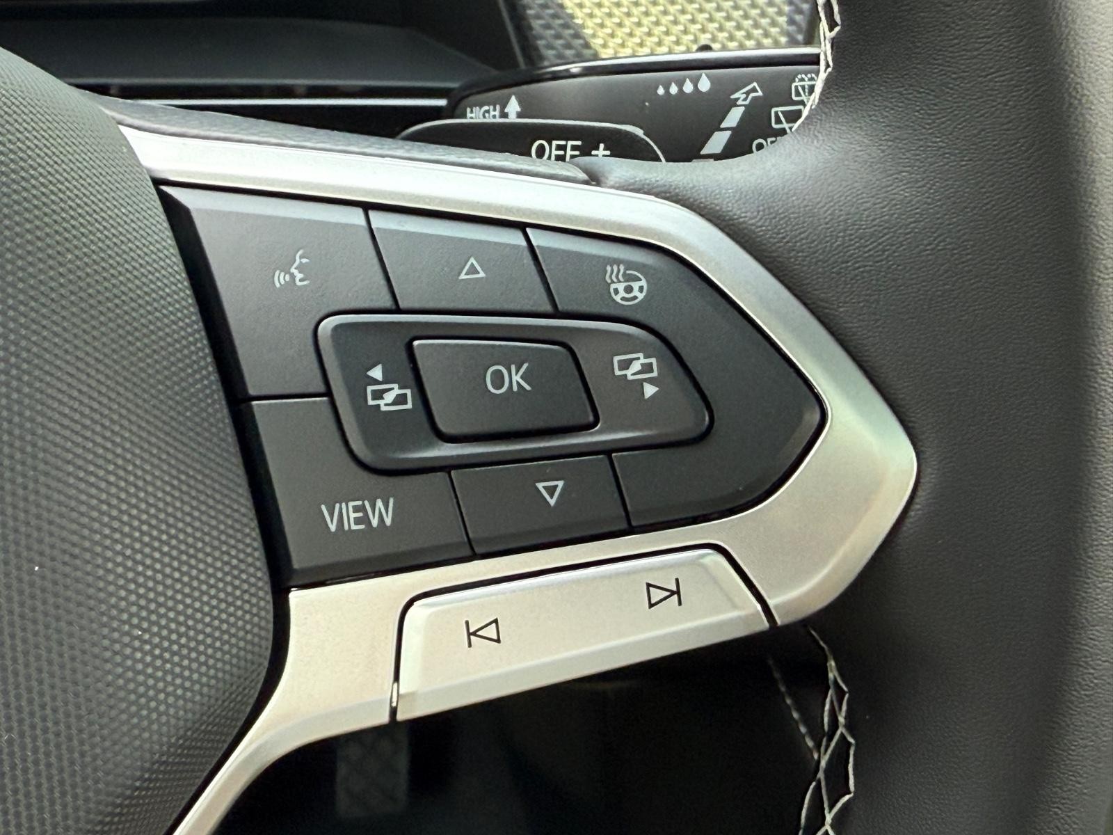 Volkswagen Atlas Cross Sport Vehicle Image 12