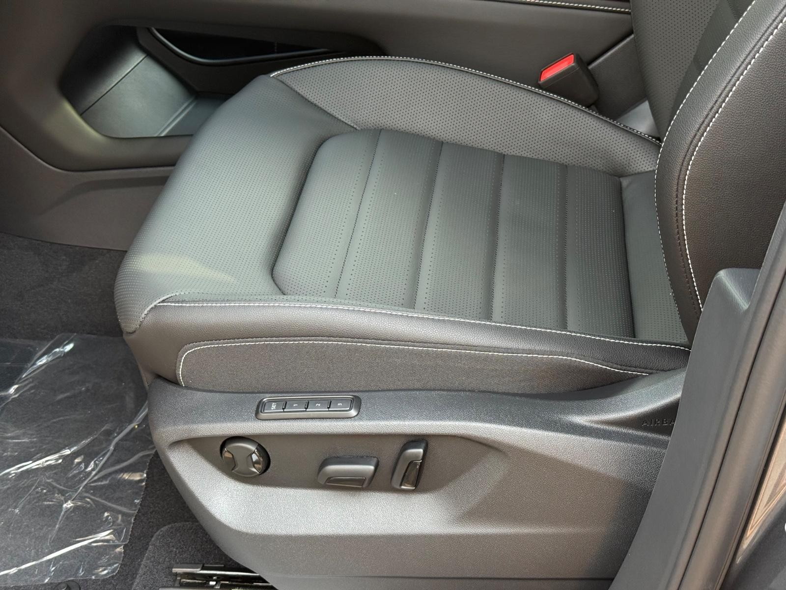 Volkswagen Atlas Cross Sport Vehicle Image 16