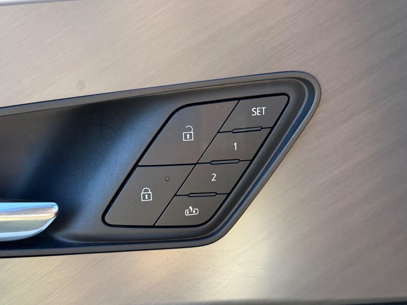 Acura ZDX Vehicle Image 10